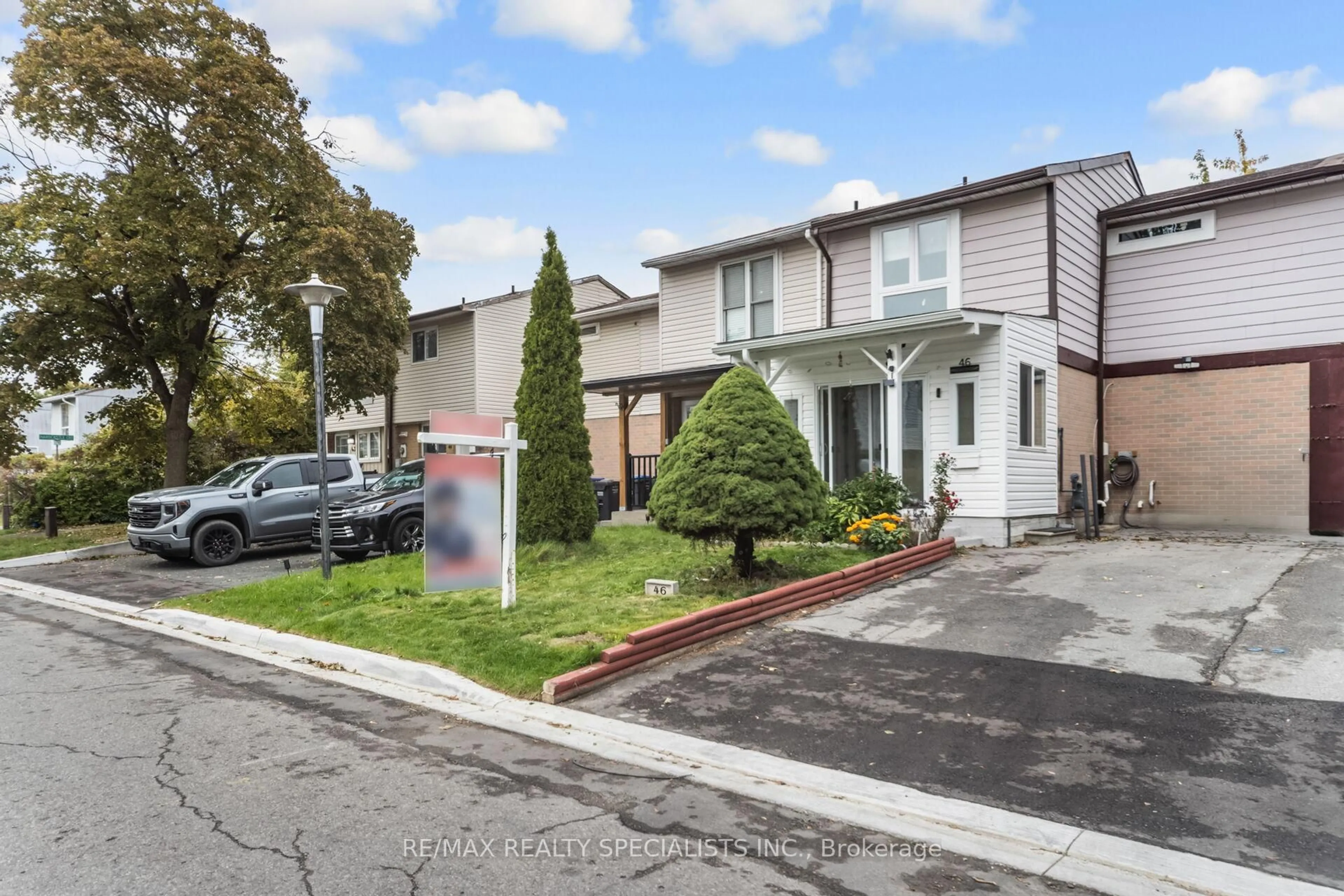 Unknown for 46 Hindquarter Crt, Brampton Ontario L6S 2C4