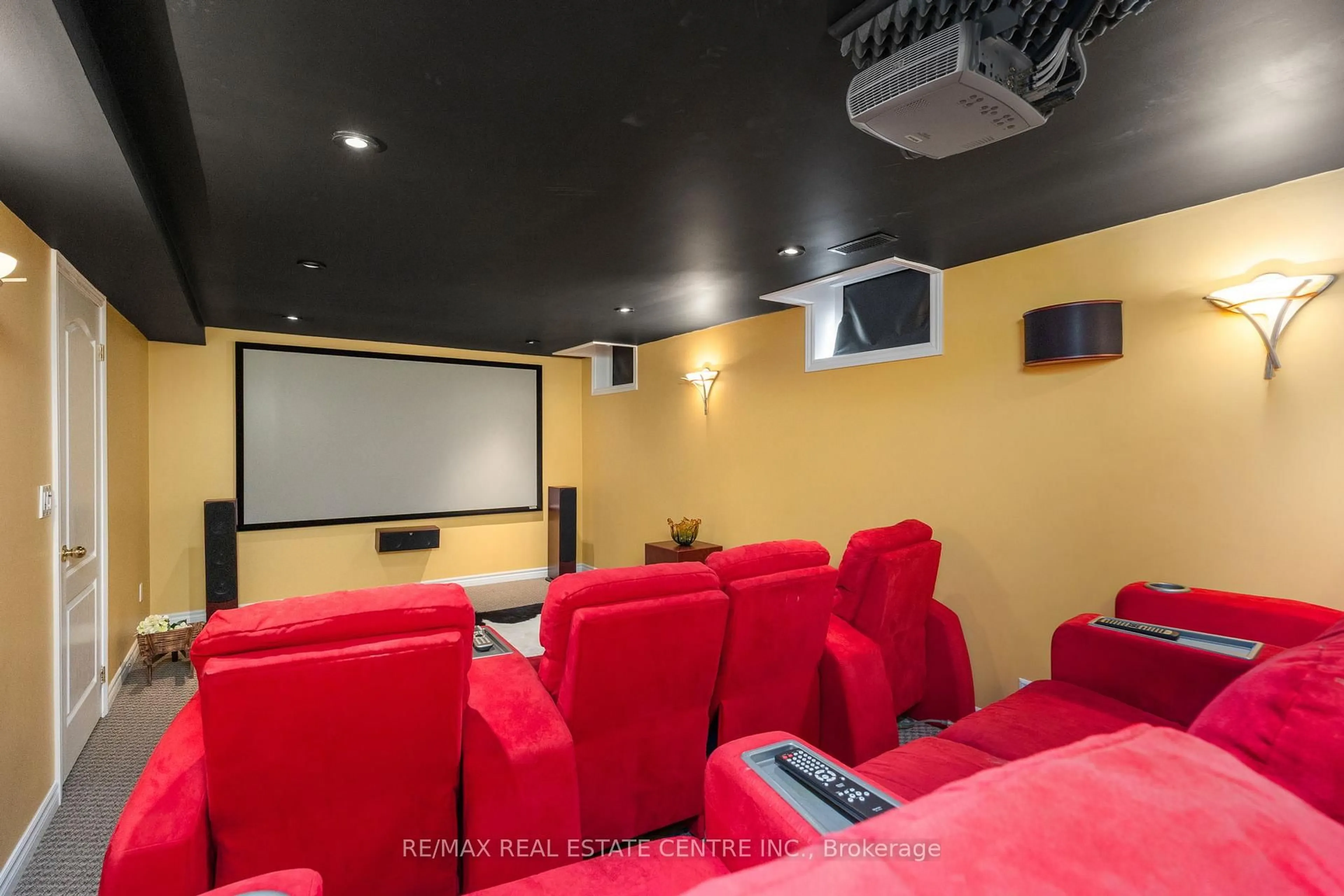 Home theater for 2388 Eight Line, Oakville Ontario L5H 6S9