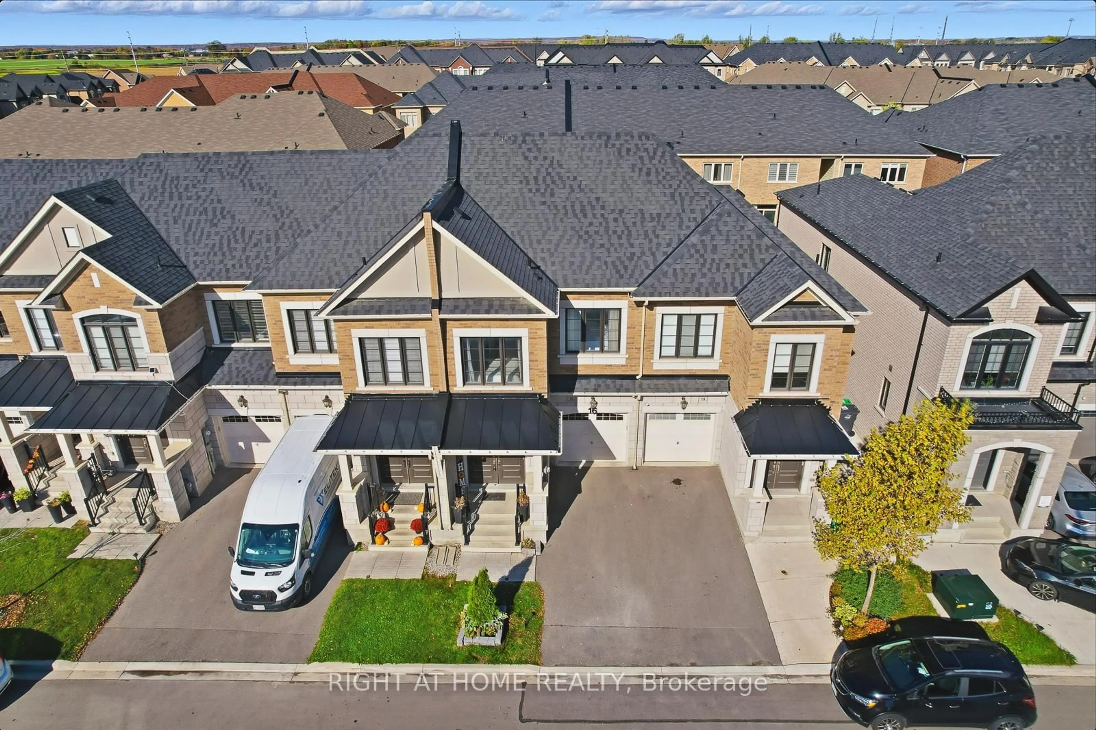 A pic from outside/outdoor area/front of a property/back of a property/a pic from drone, street for 16 Angelfish Rd, Brampton Ontario L7A 5C5