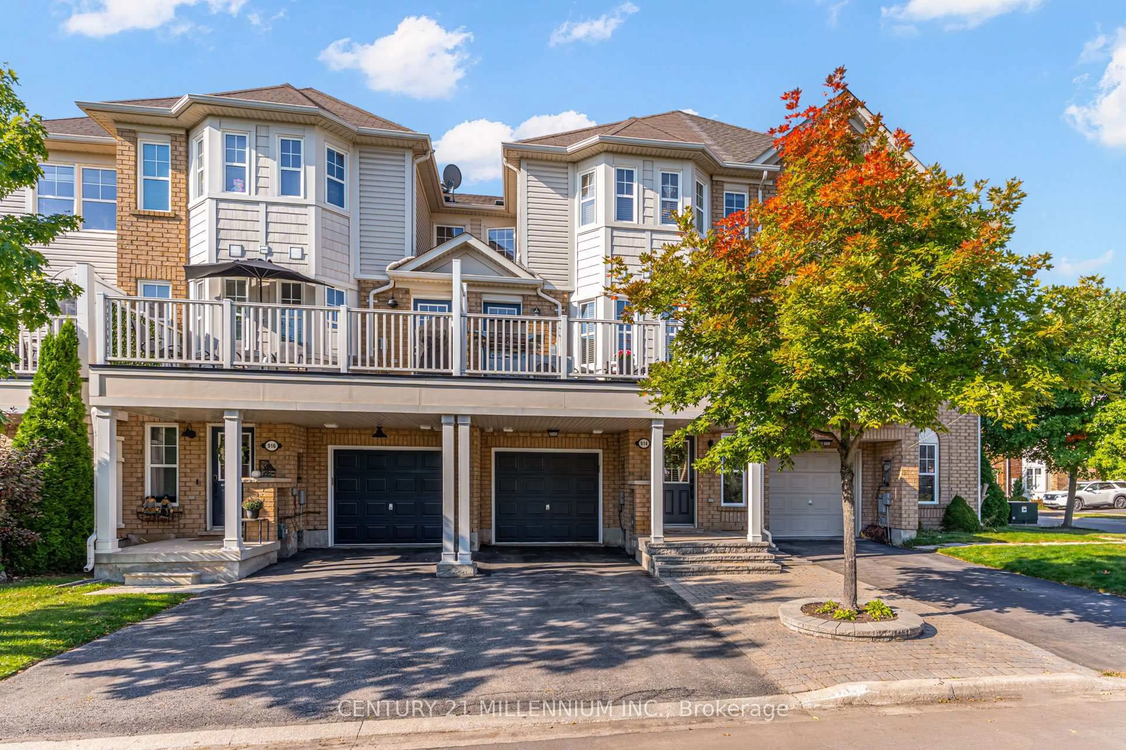 Home with vinyl exterior material, street for 914 Ambroise Cres, Milton Ontario L9T 0M2