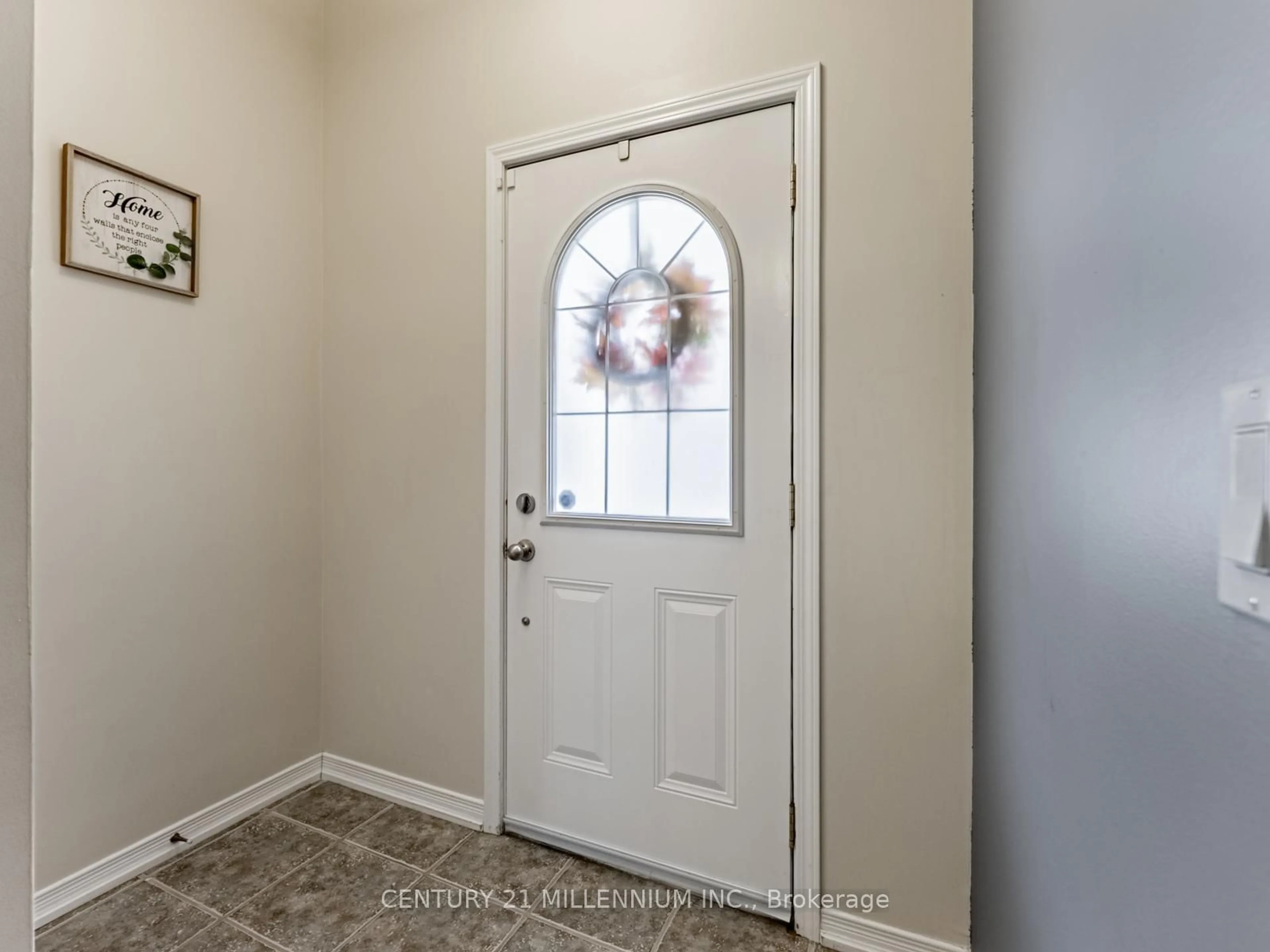 Indoor entryway for 111 Cedar Lake Cres, Brampton Ontario L6Y 0R1