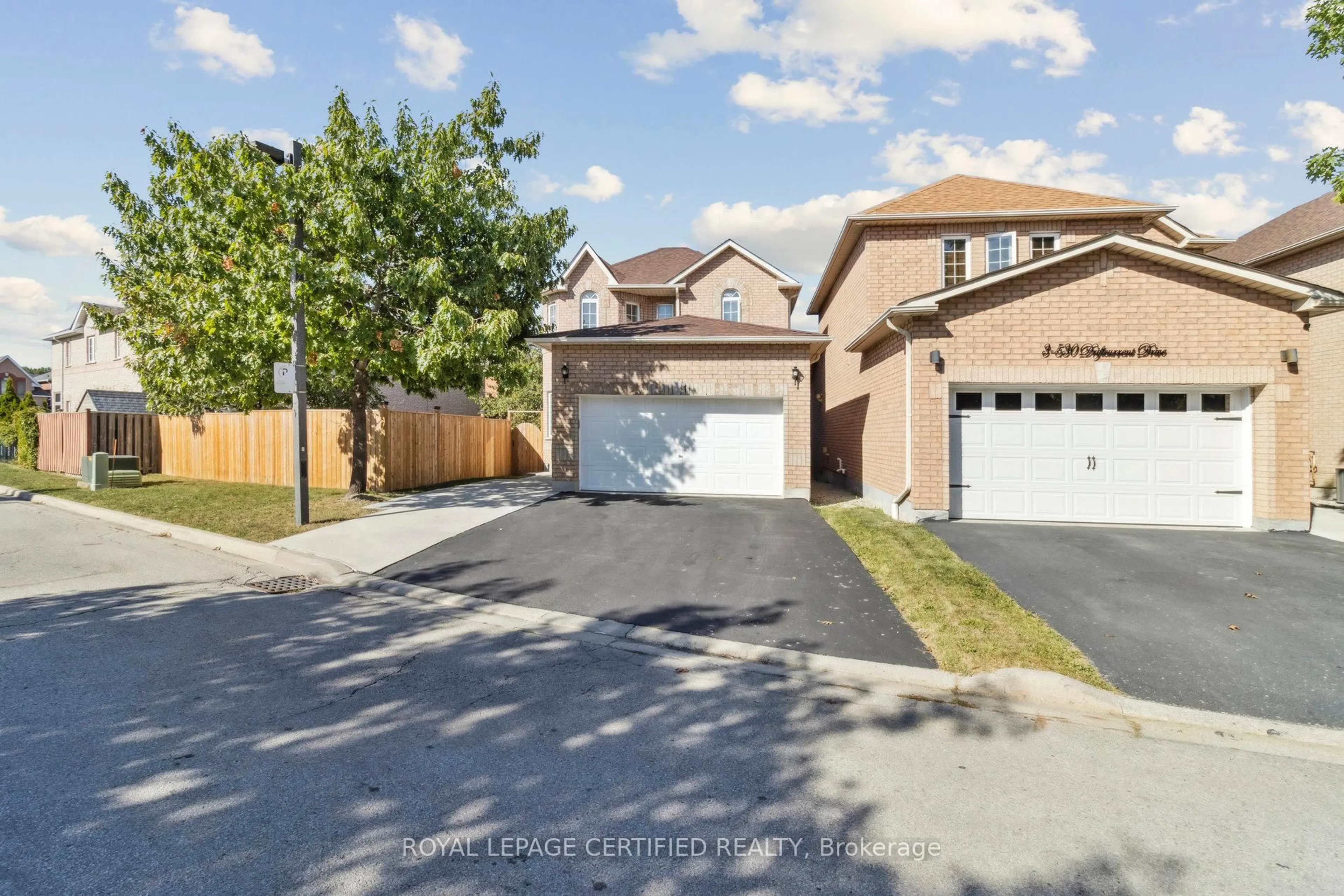 A pic from outside/outdoor area/front of a property/back of a property/a pic from drone, street for 530 Driftcurrent Dr #1, Mississauga Ontario L4Z 4G2
