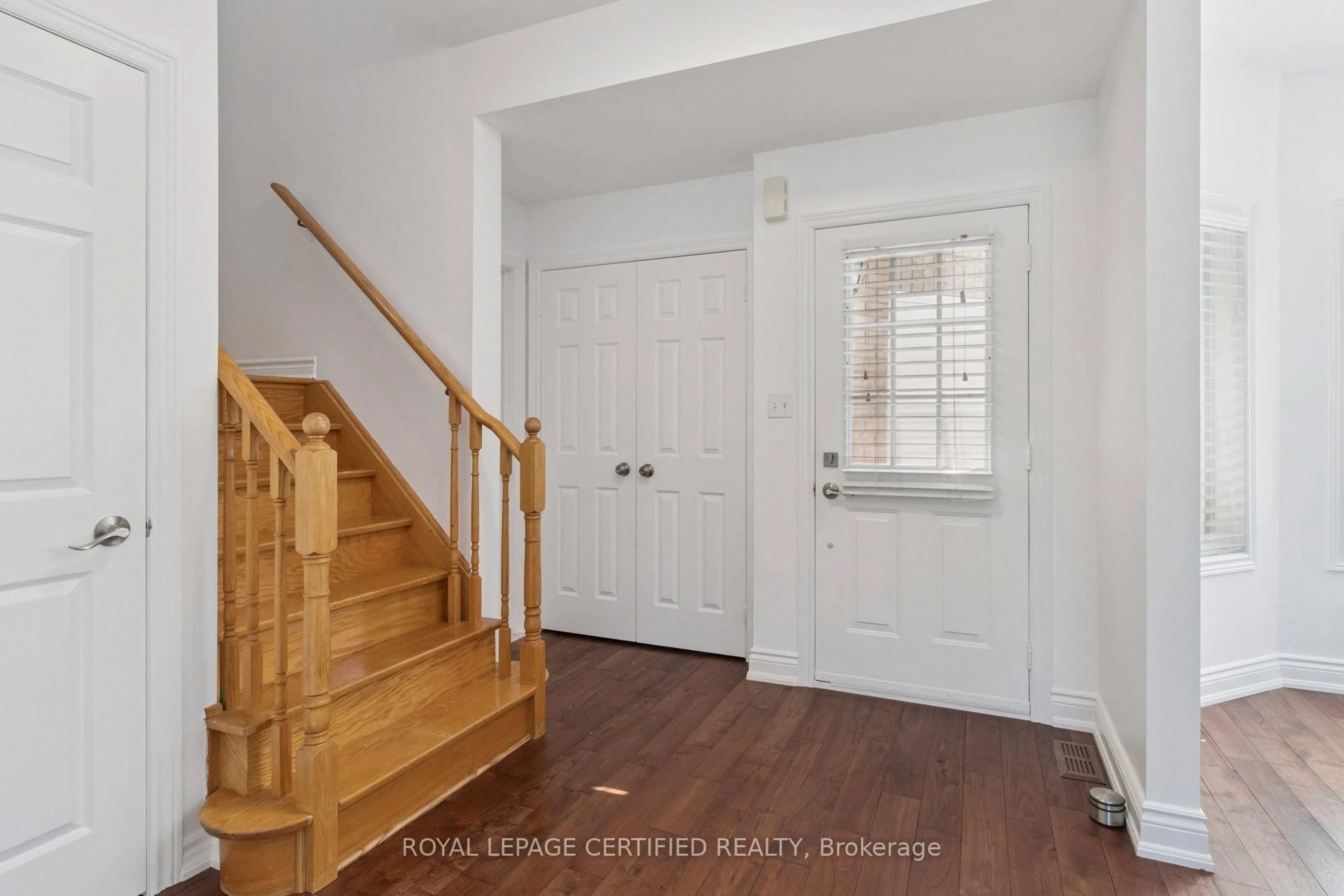 Indoor entryway for 530 Driftcurrent Dr #1, Mississauga Ontario L4Z 4G2