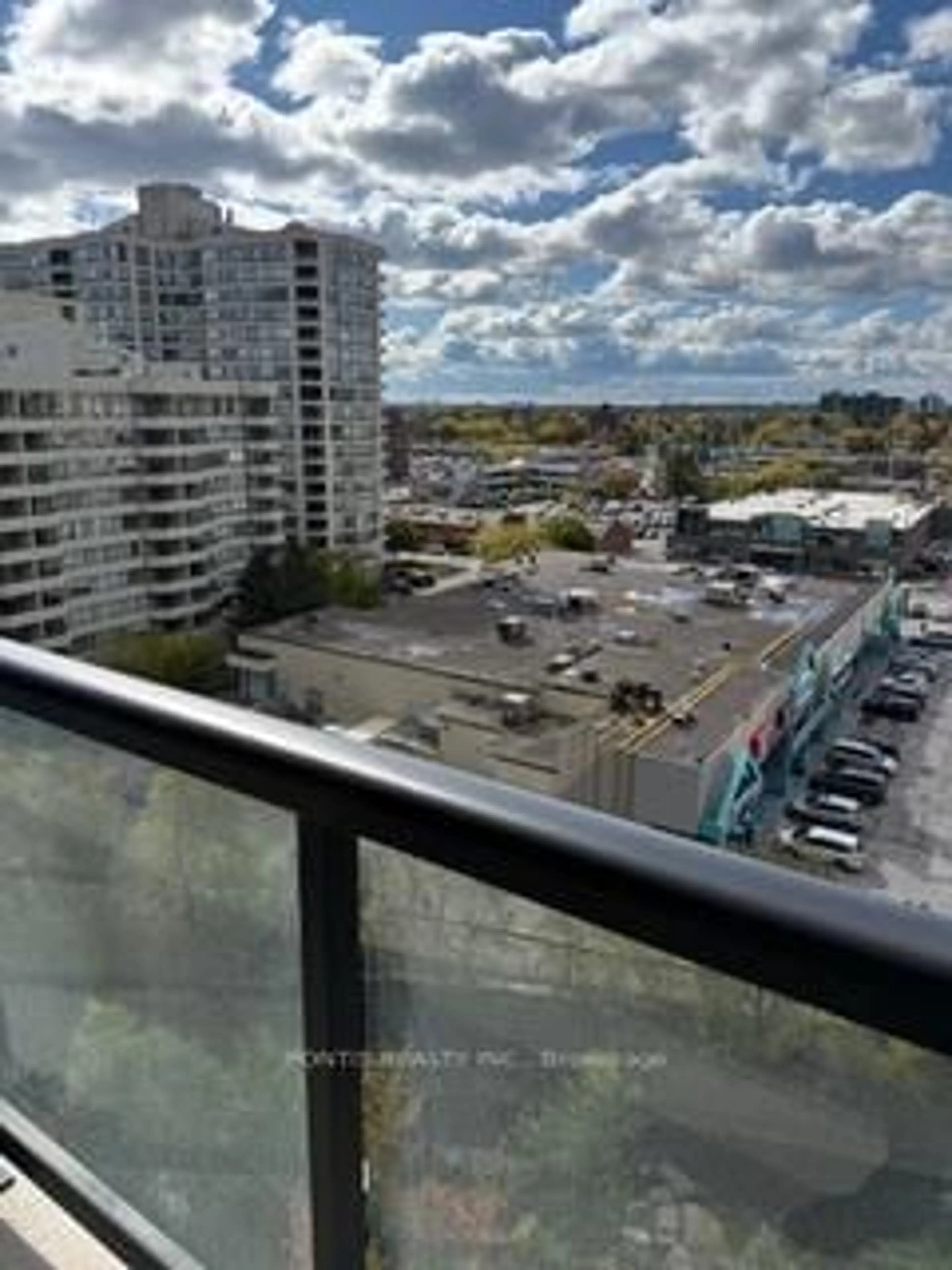 Balcony in the apartment, city buildings view from balcony for 86 DUNDAS St #818, Mississauga Ontario L5A 0B1