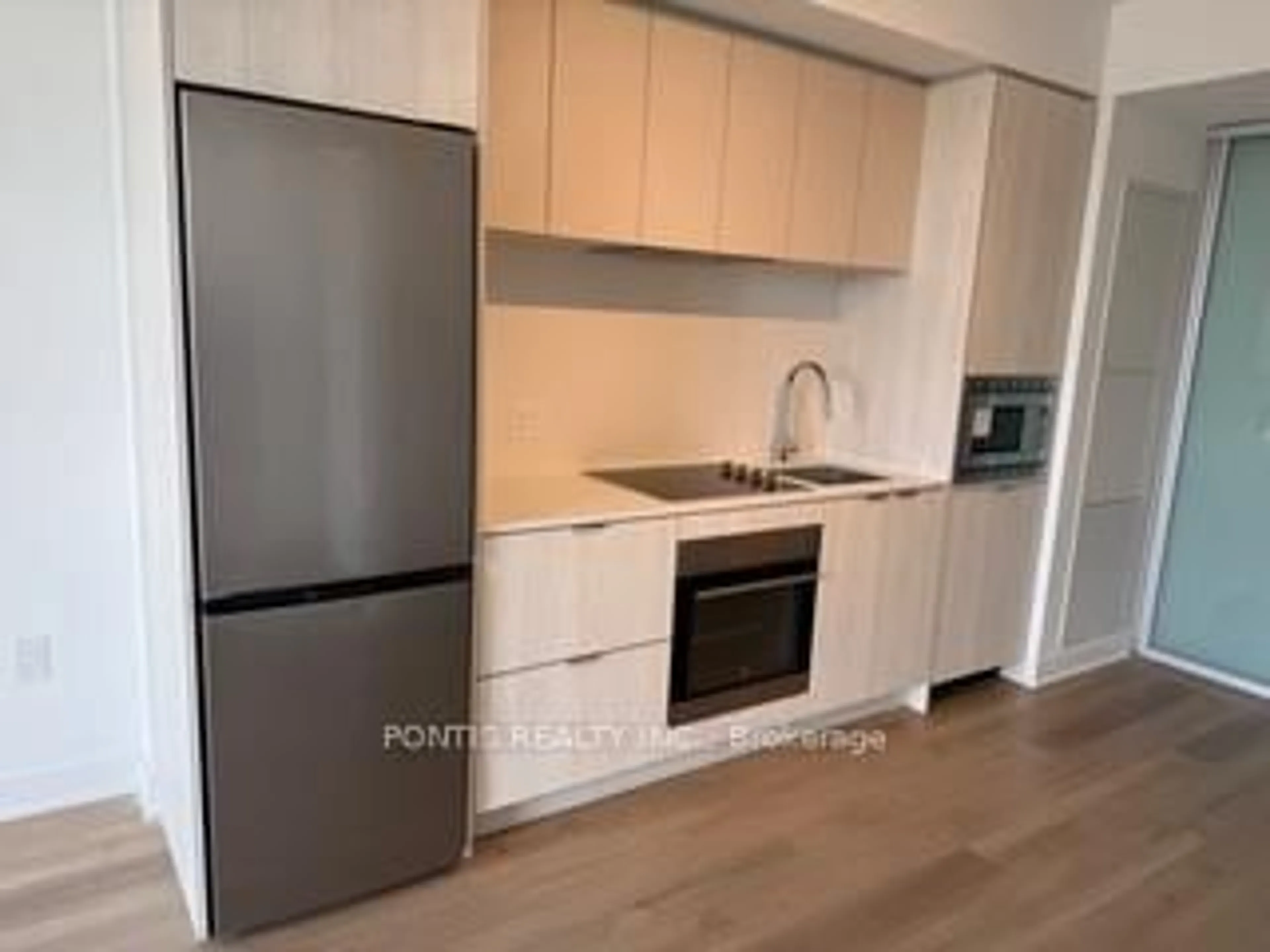 Standard kitchen, unknown for 86 DUNDAS St #818, Mississauga Ontario L5A 0B1