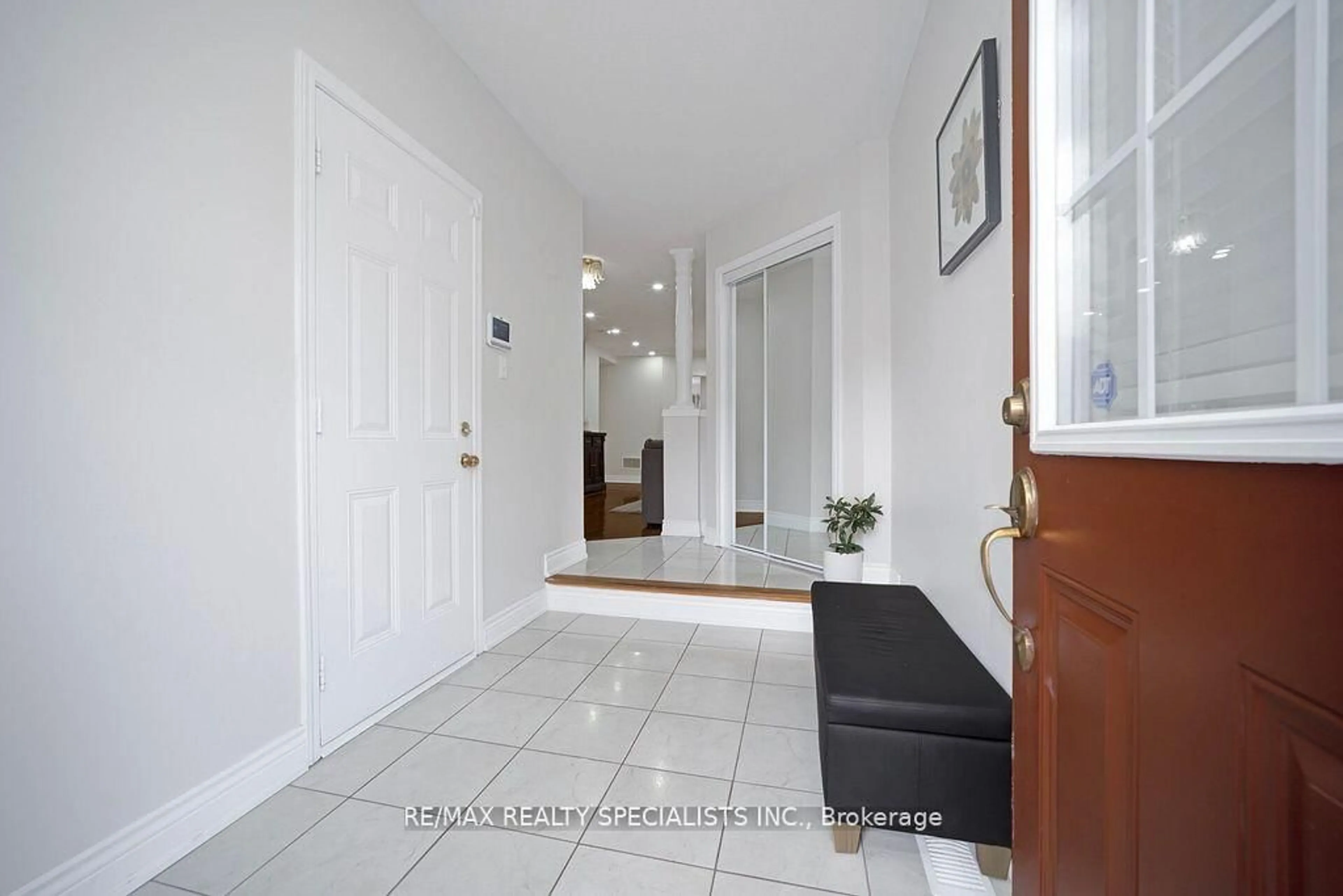 Indoor entryway for 145 Albright Rd, Brampton Ontario L6X 0J1