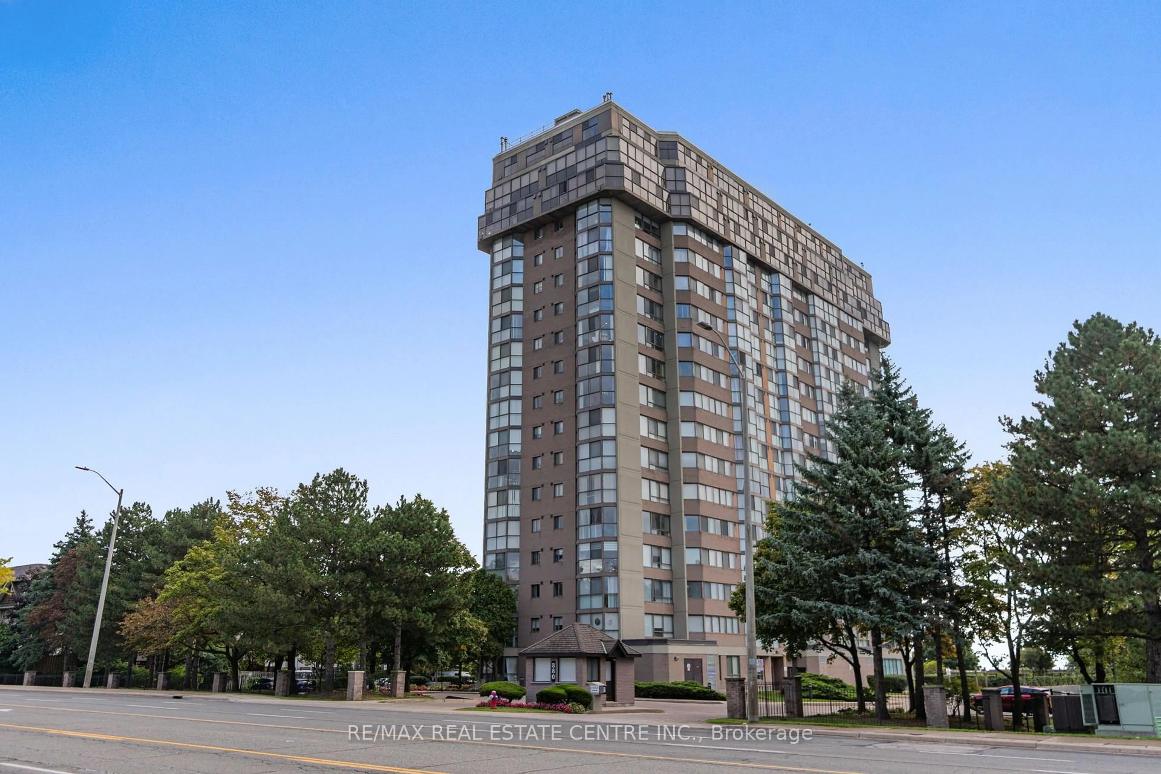 Unknown for 880 Dundas St #502, Mississauga Ontario L5C 4H3