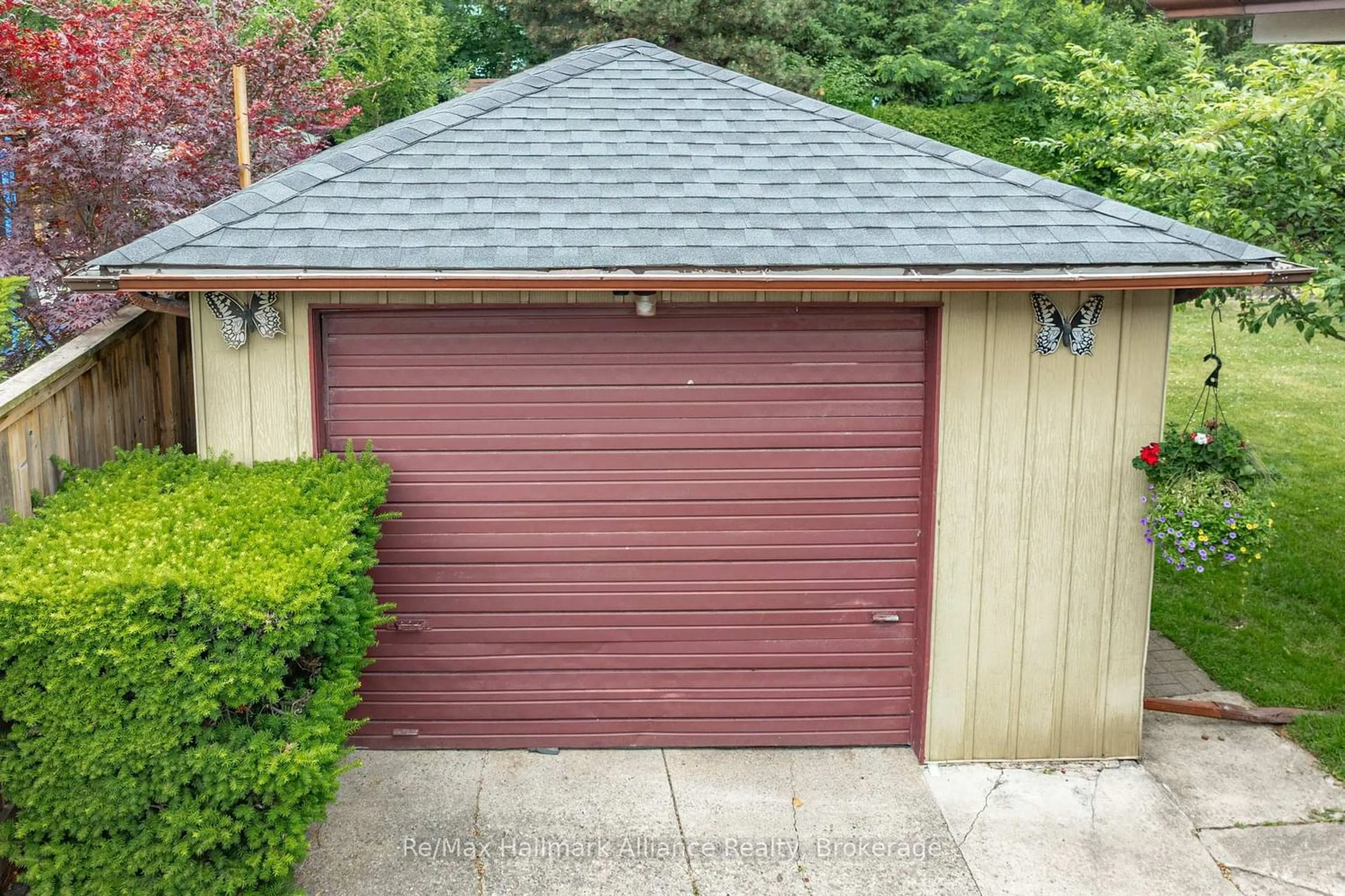 Unknown for 543 Pinegrove Rd, Oakville Ontario L6K 2C2