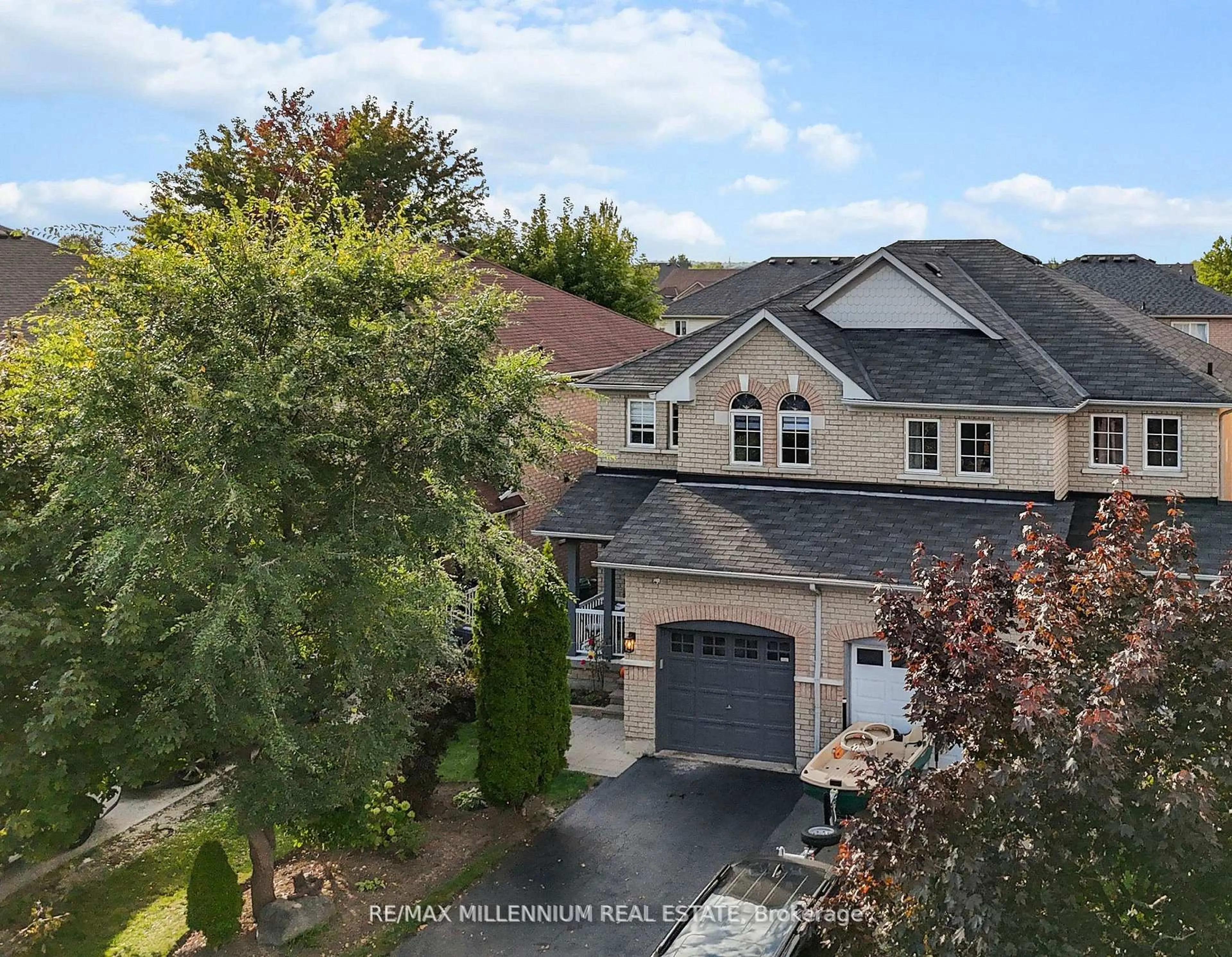 A pic from outside/outdoor area/front of a property/back of a property/a pic from drone, street for 17 Prince Cres, Brampton Ontario L7A 2C9