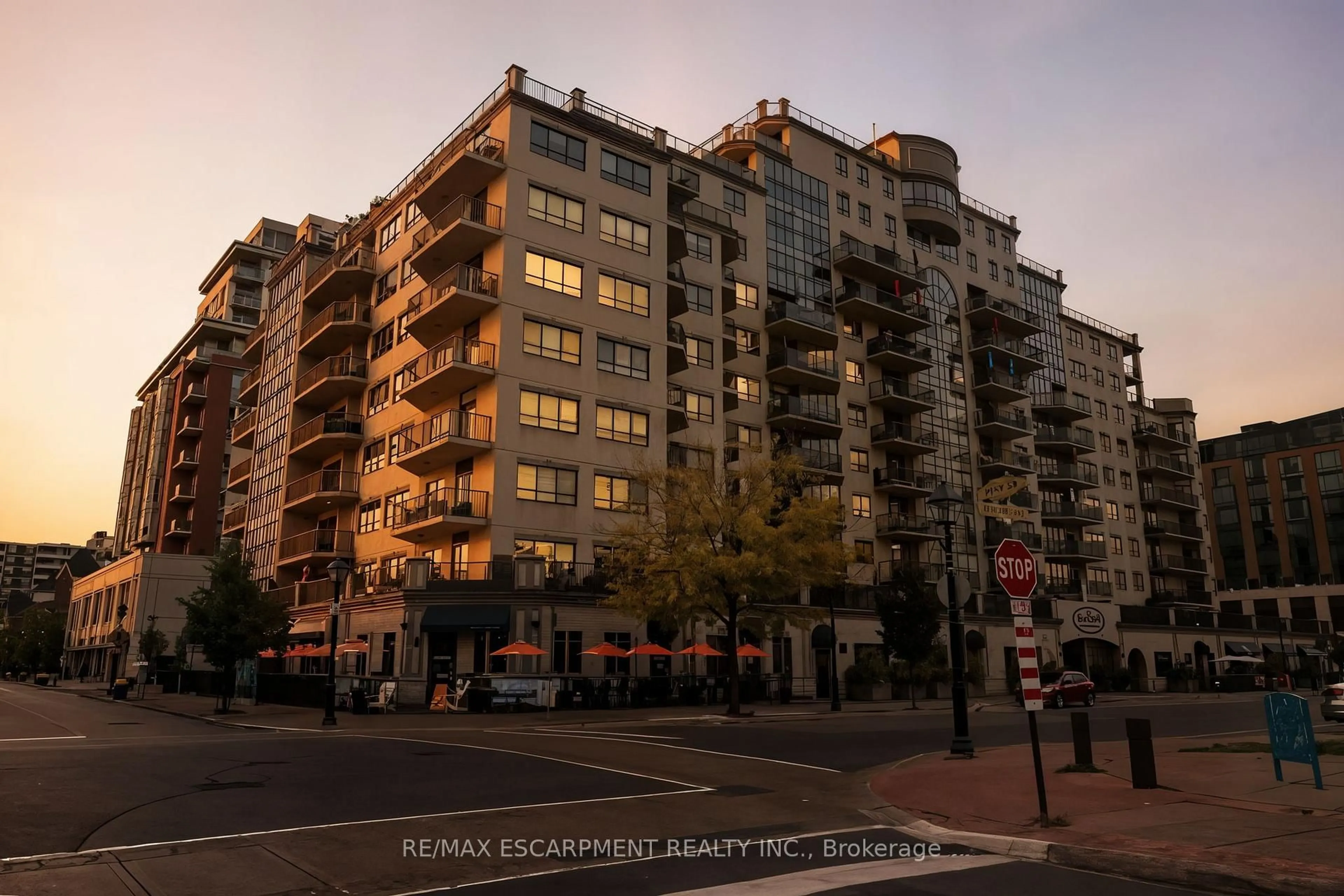 Blurry image for 399 Elizabeth St #512, Burlington Ontario L7R 0A4