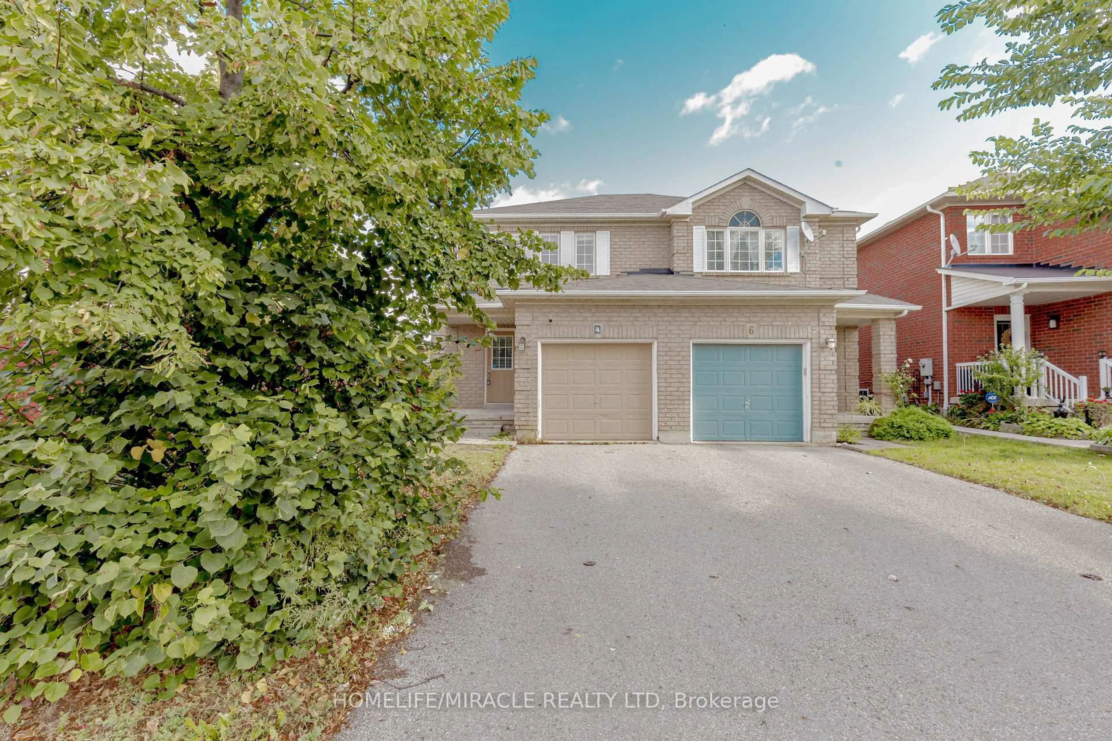 A pic from outside/outdoor area/front of a property/back of a property/a pic from drone, street for 4 Vauxhall Cres, Brampton Ontario L7A 3A3