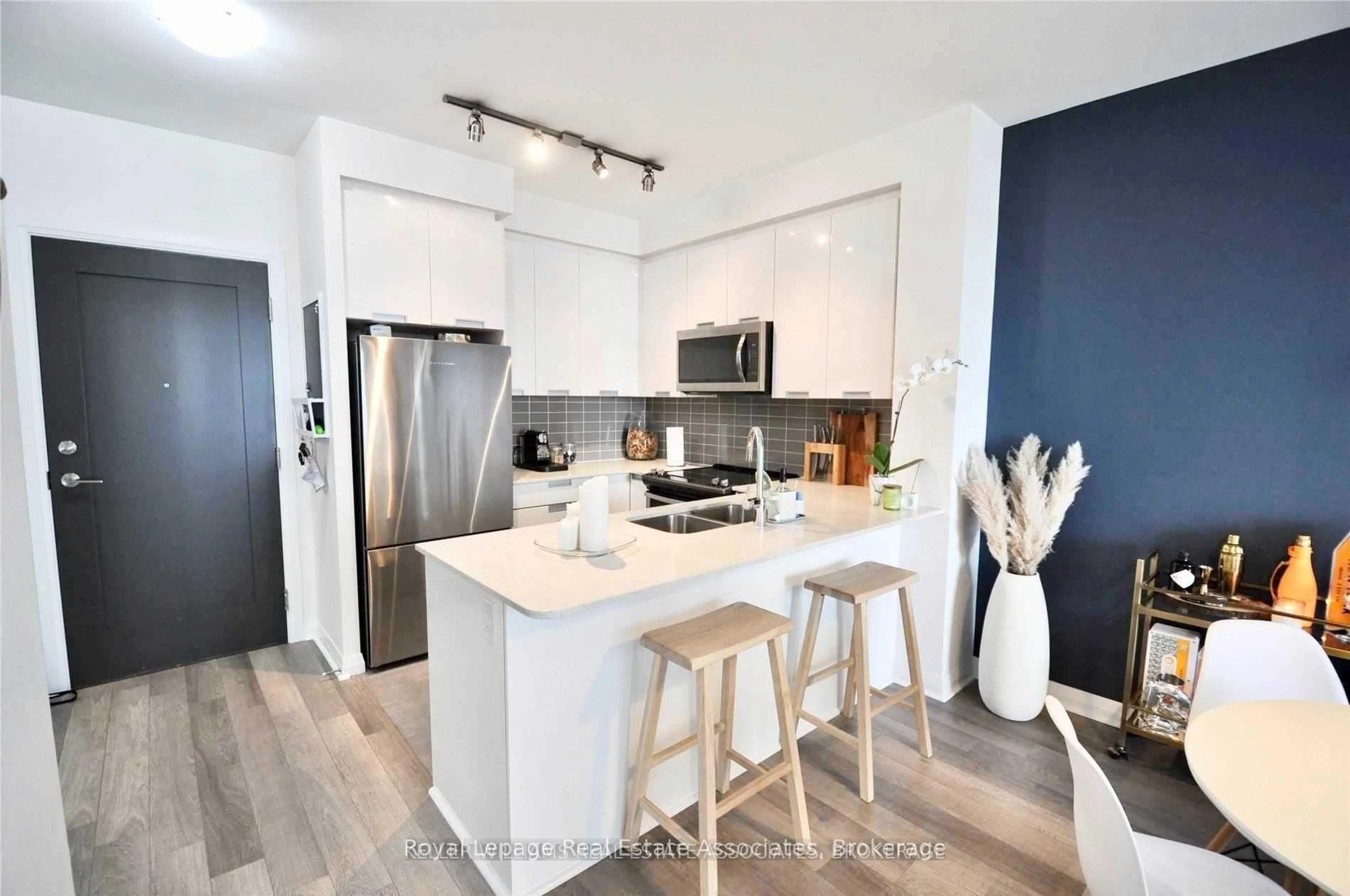 Open concept kitchen, unknown for 5033 Four Springs Ave #1416, Mississauga Ontario L5R 0G6