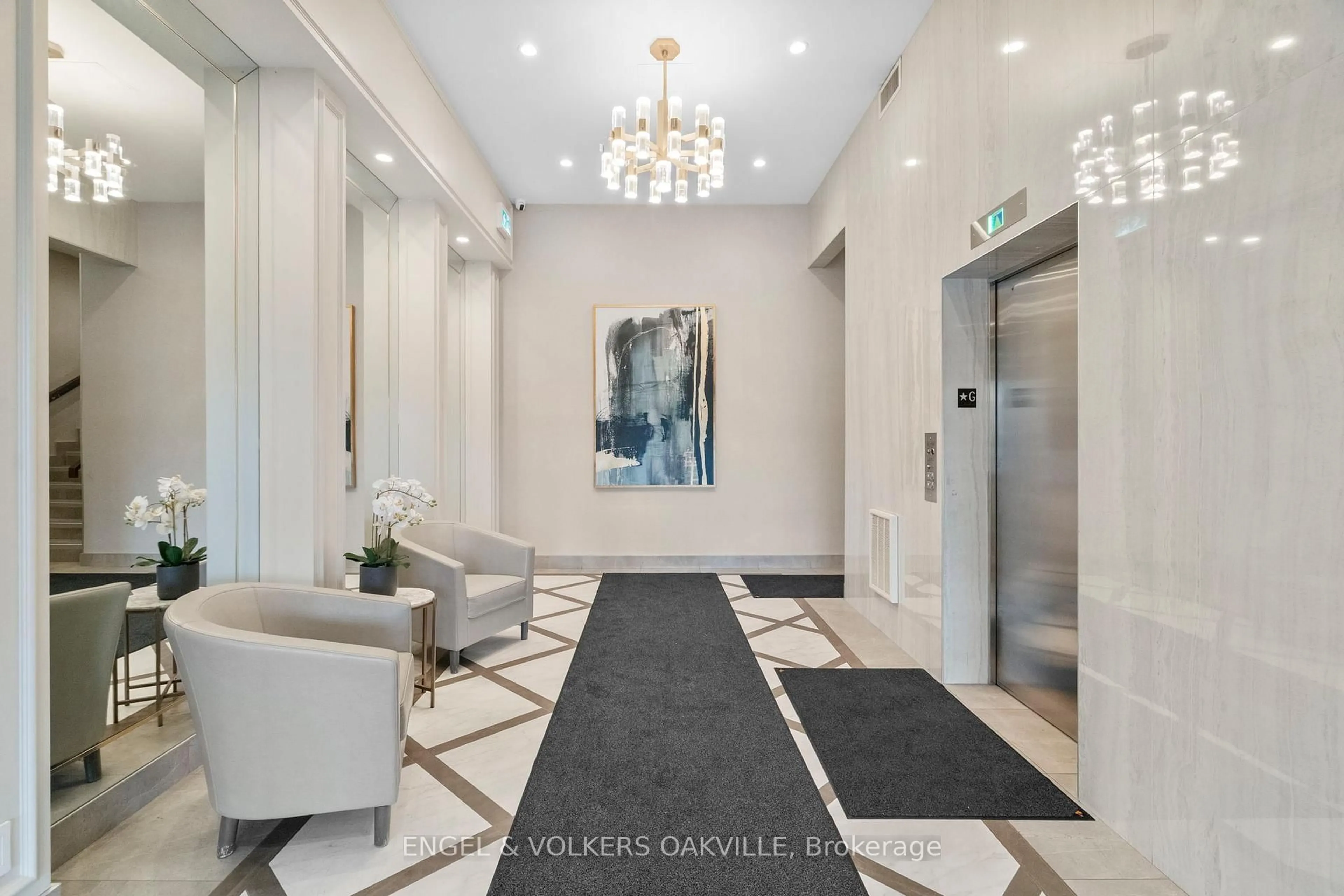 Indoor foyer for 100 Bronte Rd #416, Oakville Ontario L6L 6L5