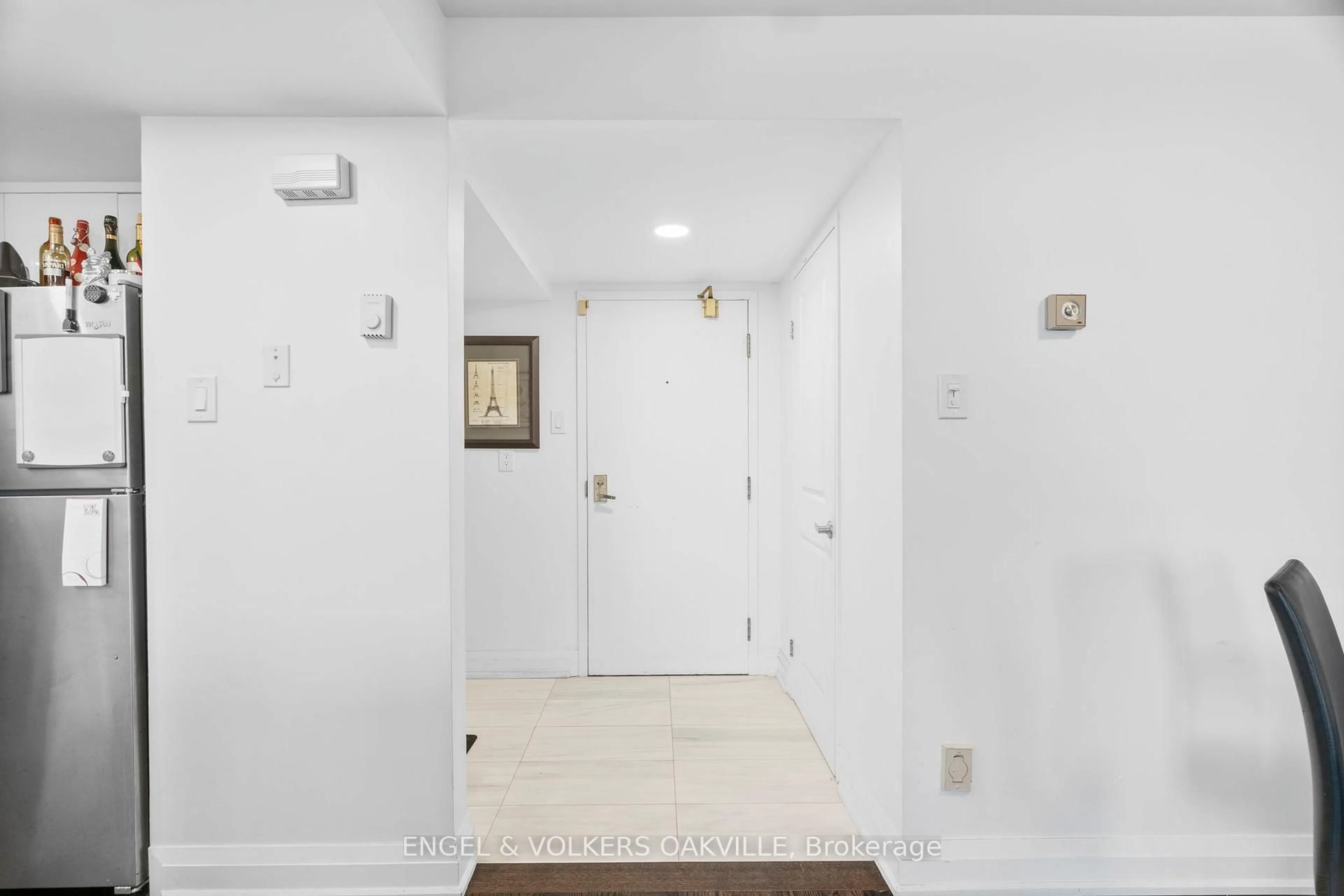 Indoor entryway for 100 Bronte Rd #416, Oakville Ontario L6L 6L5