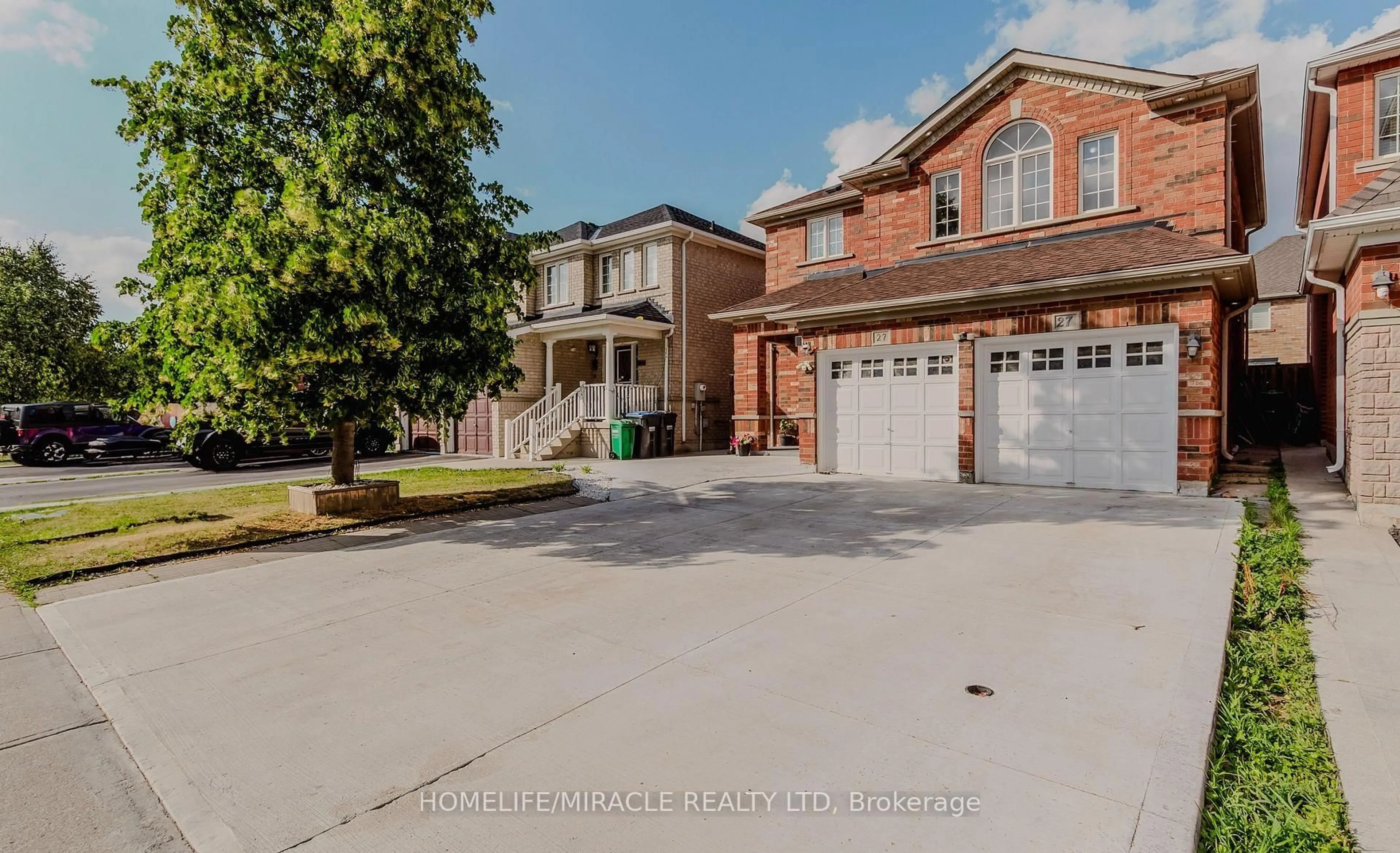 A pic from outside/outdoor area/front of a property/back of a property/a pic from drone, street for 27 Silver Egret Rd, Brampton Ontario L7A 3P6