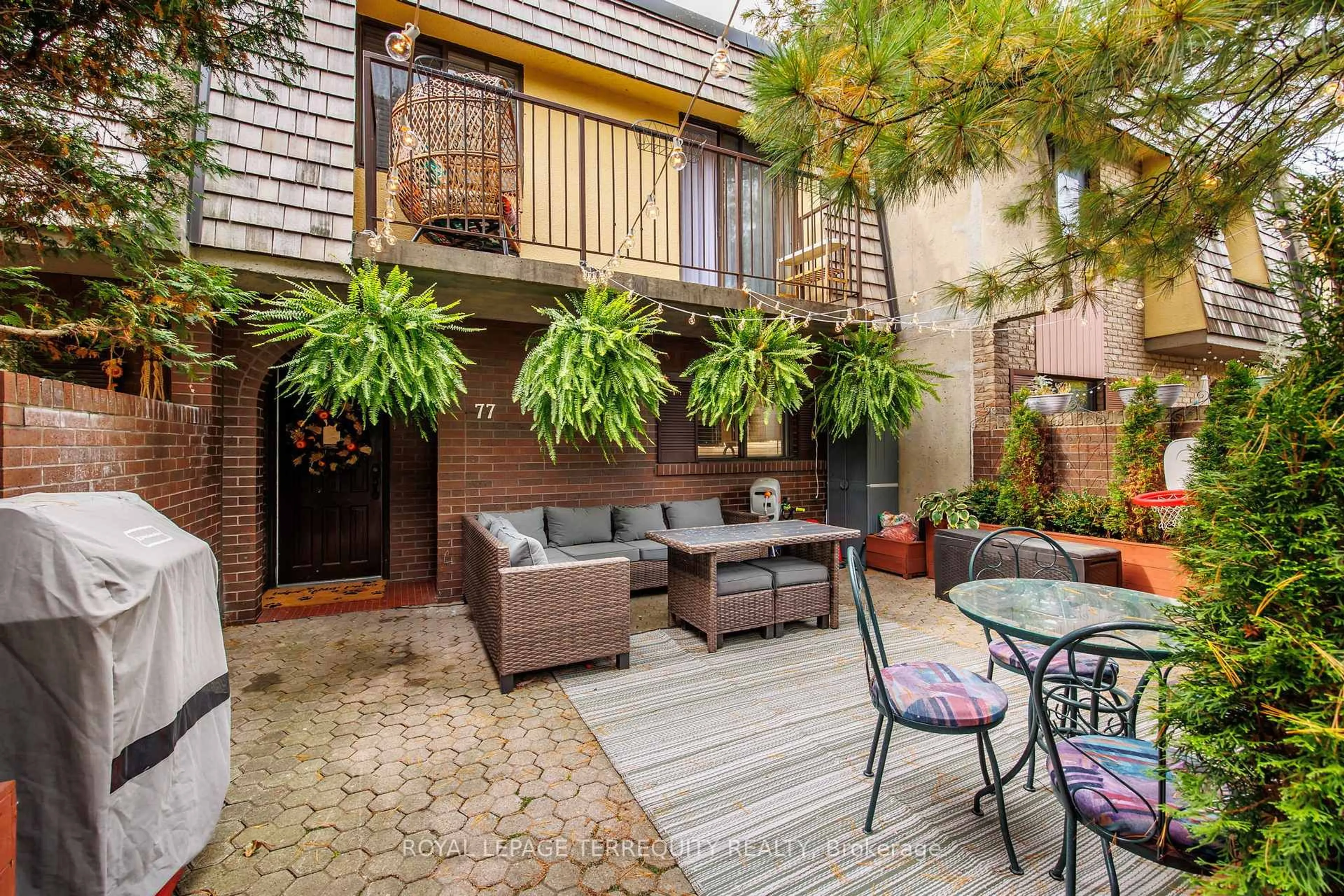 Patio, street for 1250 Mississauga Valley Blvd #77, Mississauga Ontario L5A 3R6