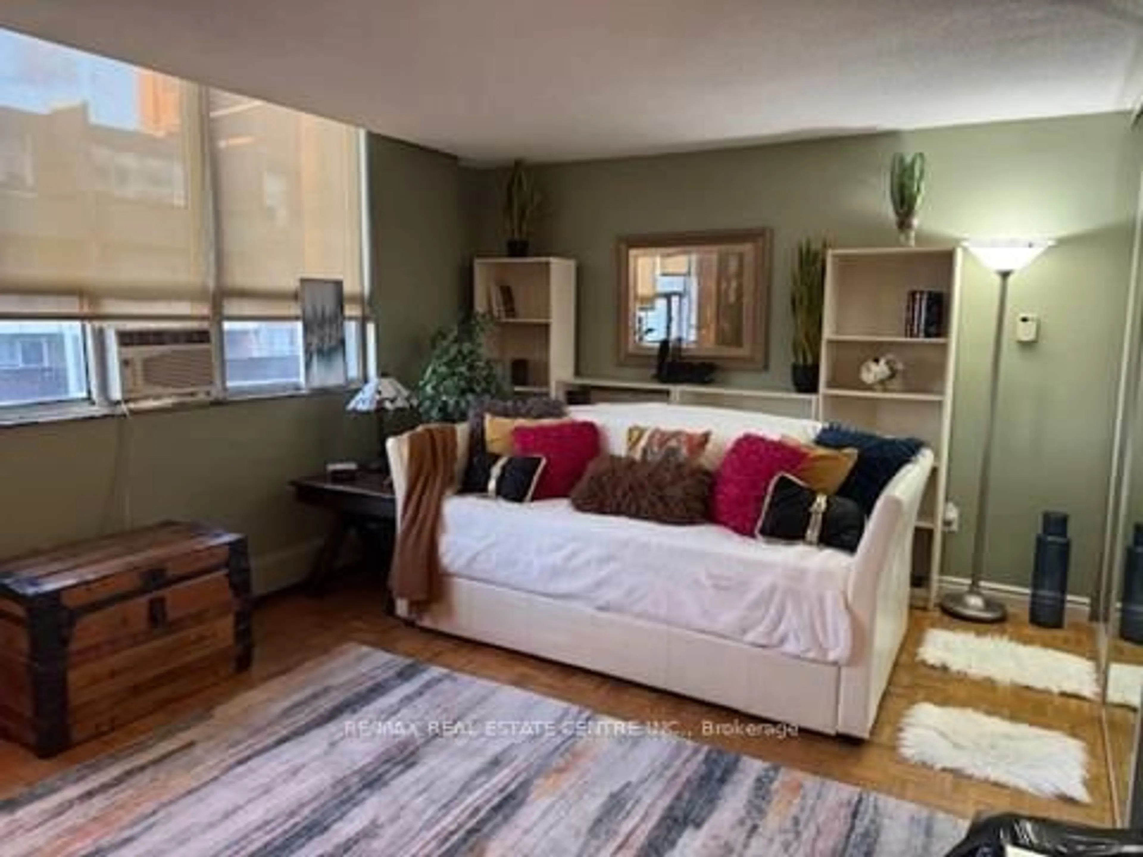 Living room with furniture, unknown for 3625 Lakeshore Blvd #Ph4/604, Toronto Ontario M8W 4W2