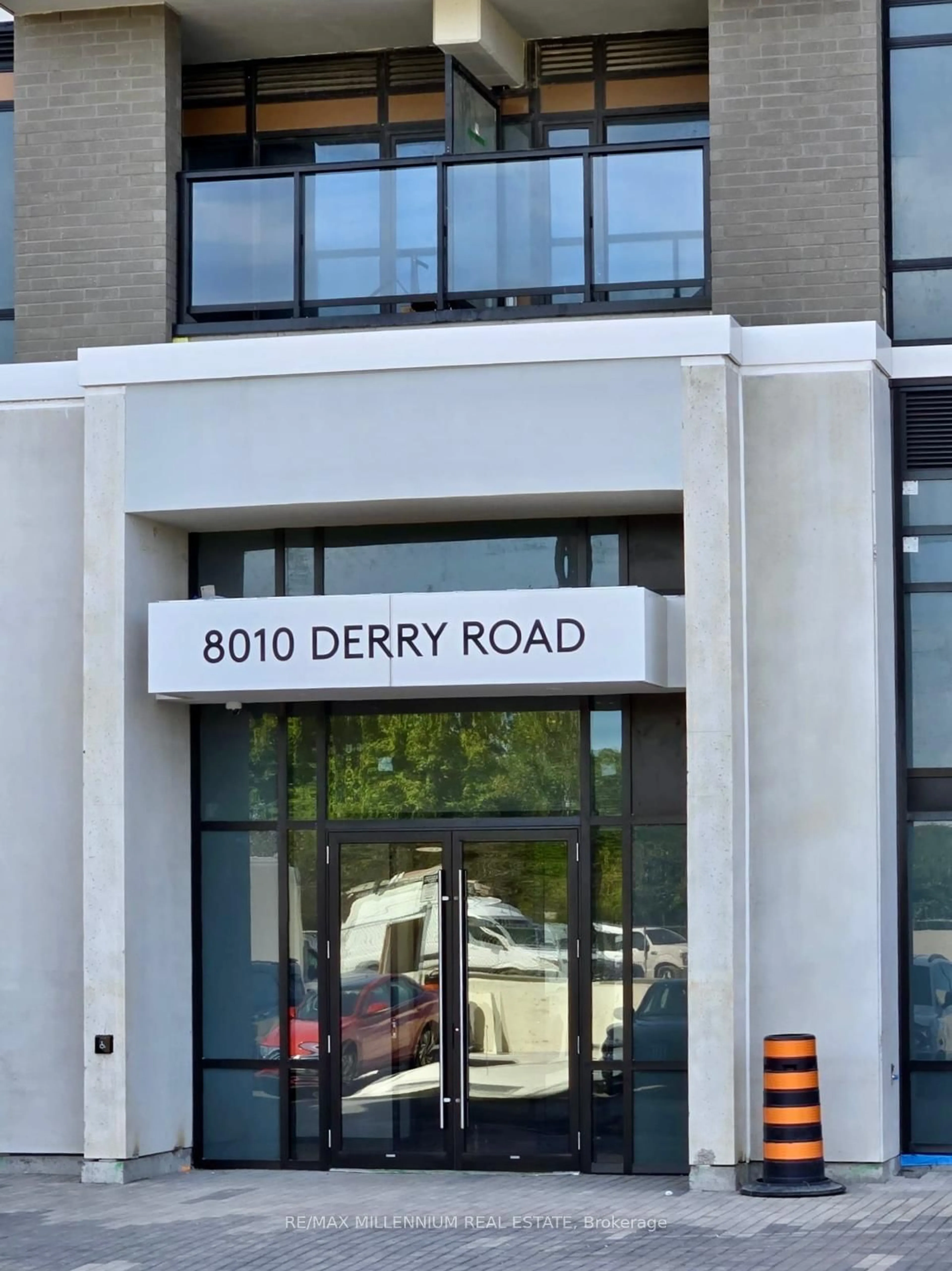 Lobby for 8010 Derry Rd #1806, Milton Ontario L9T 9N3