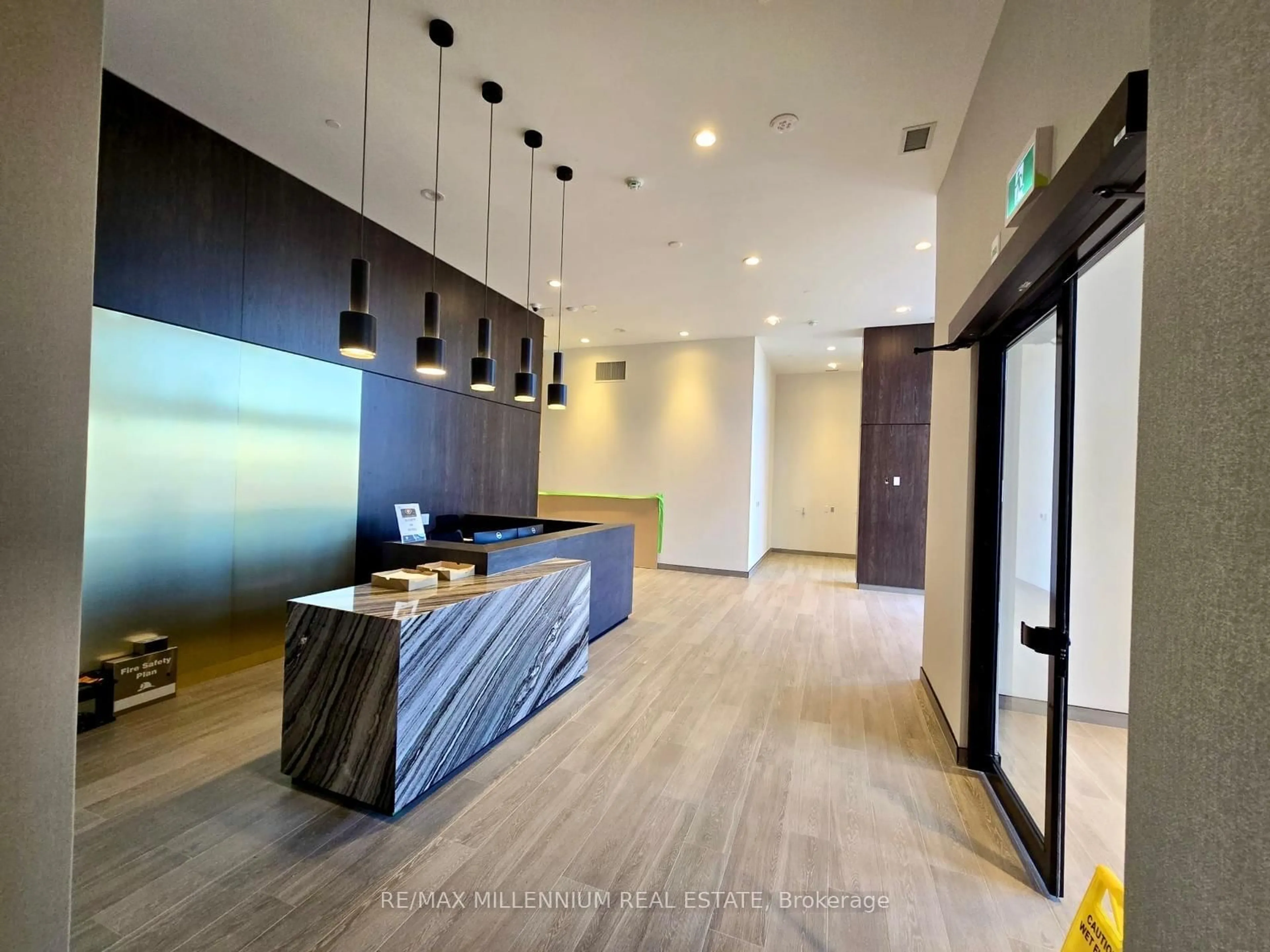 Indoor foyer for 8010 Derry Rd #1806, Milton Ontario L9T 9N3