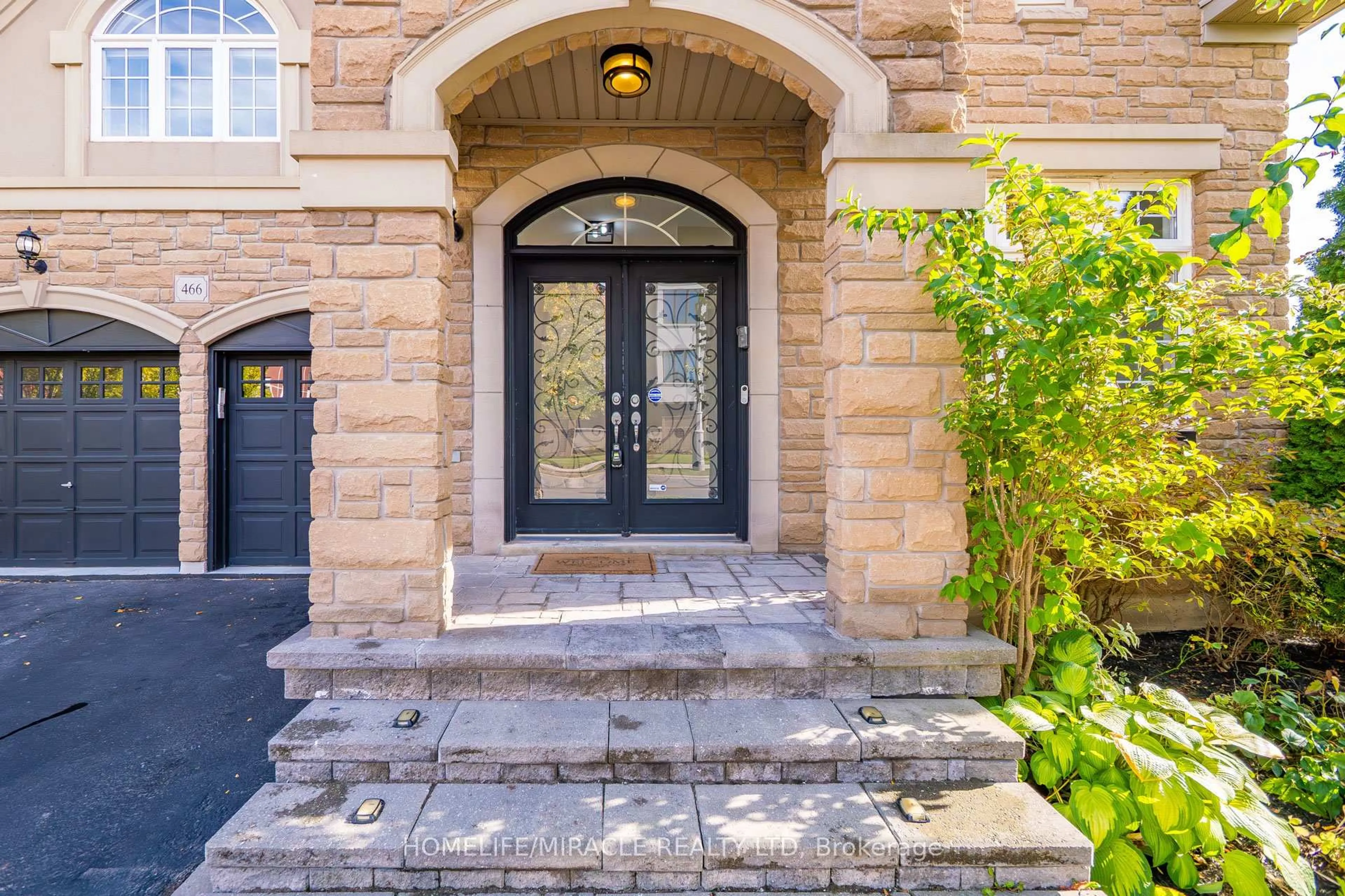 Indoor entryway for 466 Nautical Blvd, Oakville Ontario L6L 0A5
