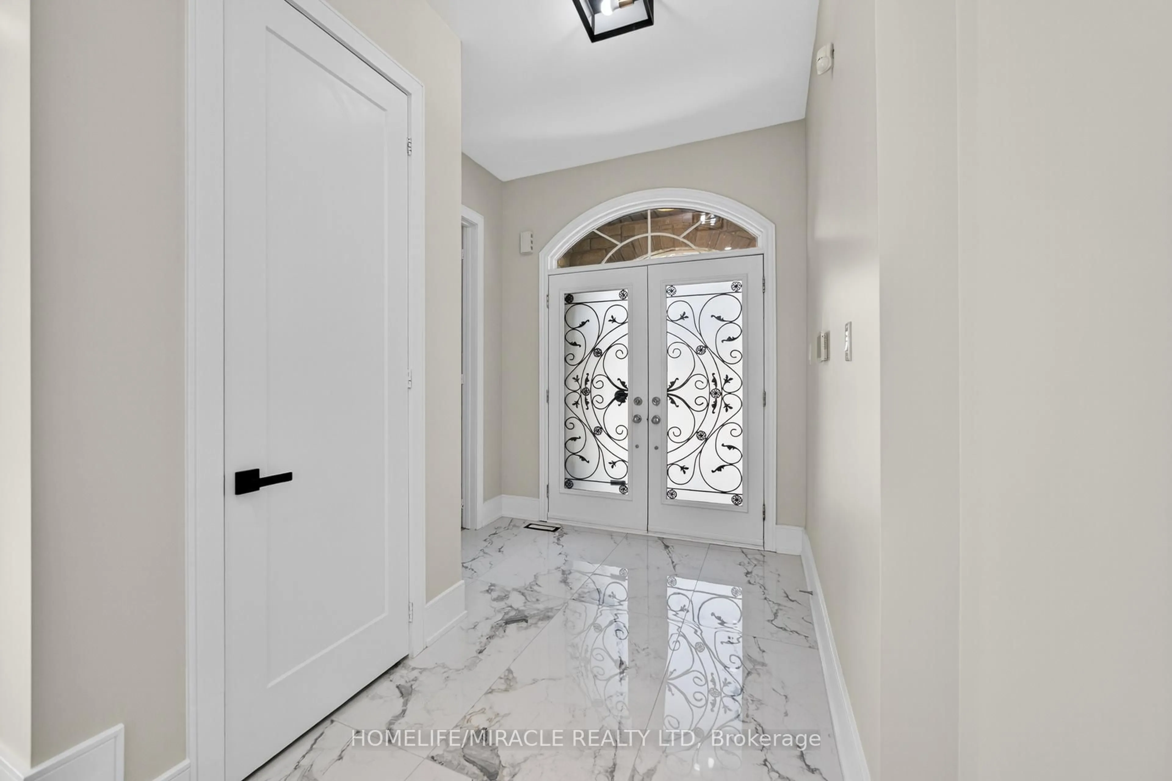 Indoor entryway for 466 Nautical Blvd, Oakville Ontario L6L 0A5