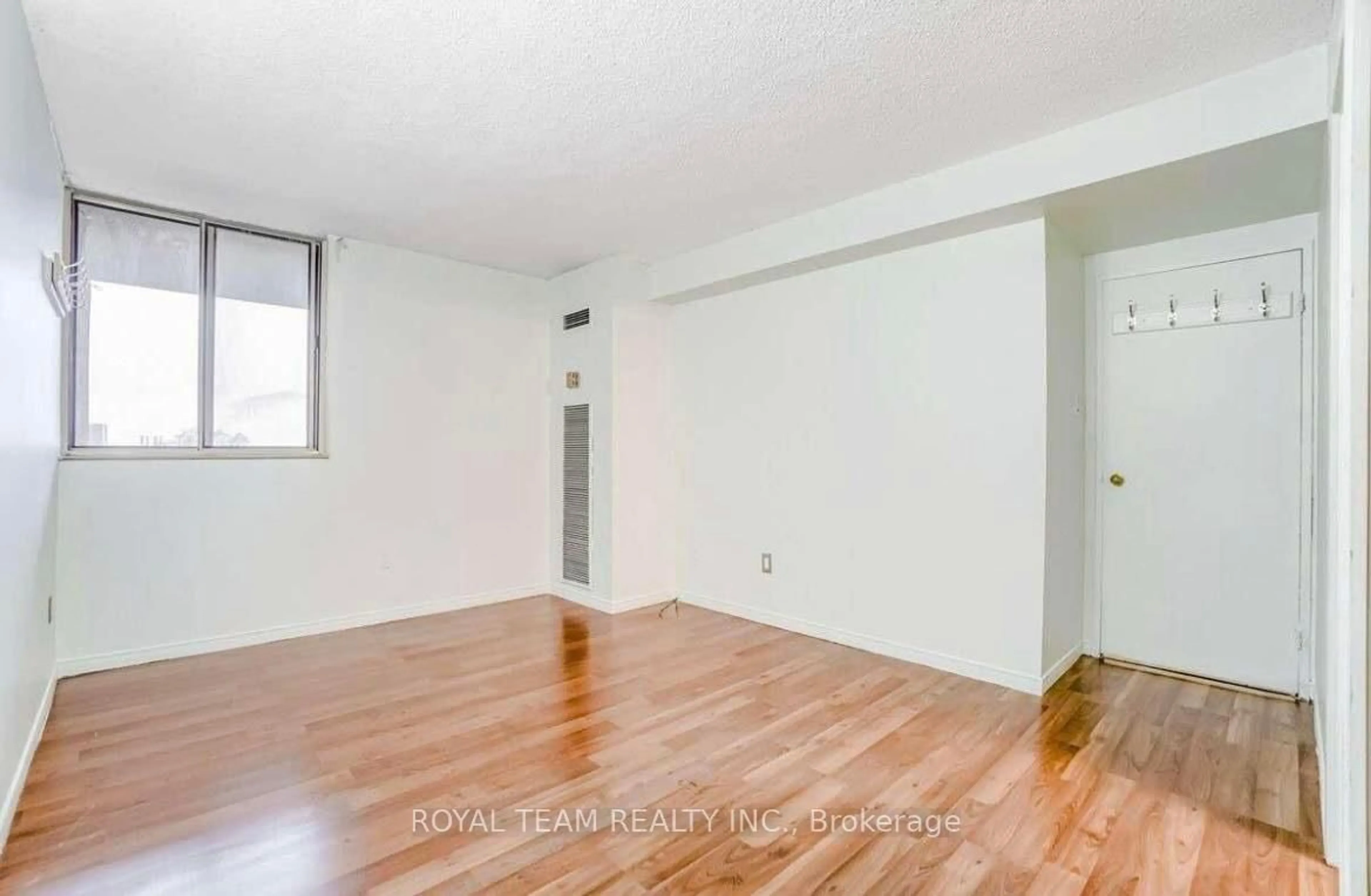 A pic of a room for 10 Martha Eaton Way #1001, Toronto Ontario M6N 5B3