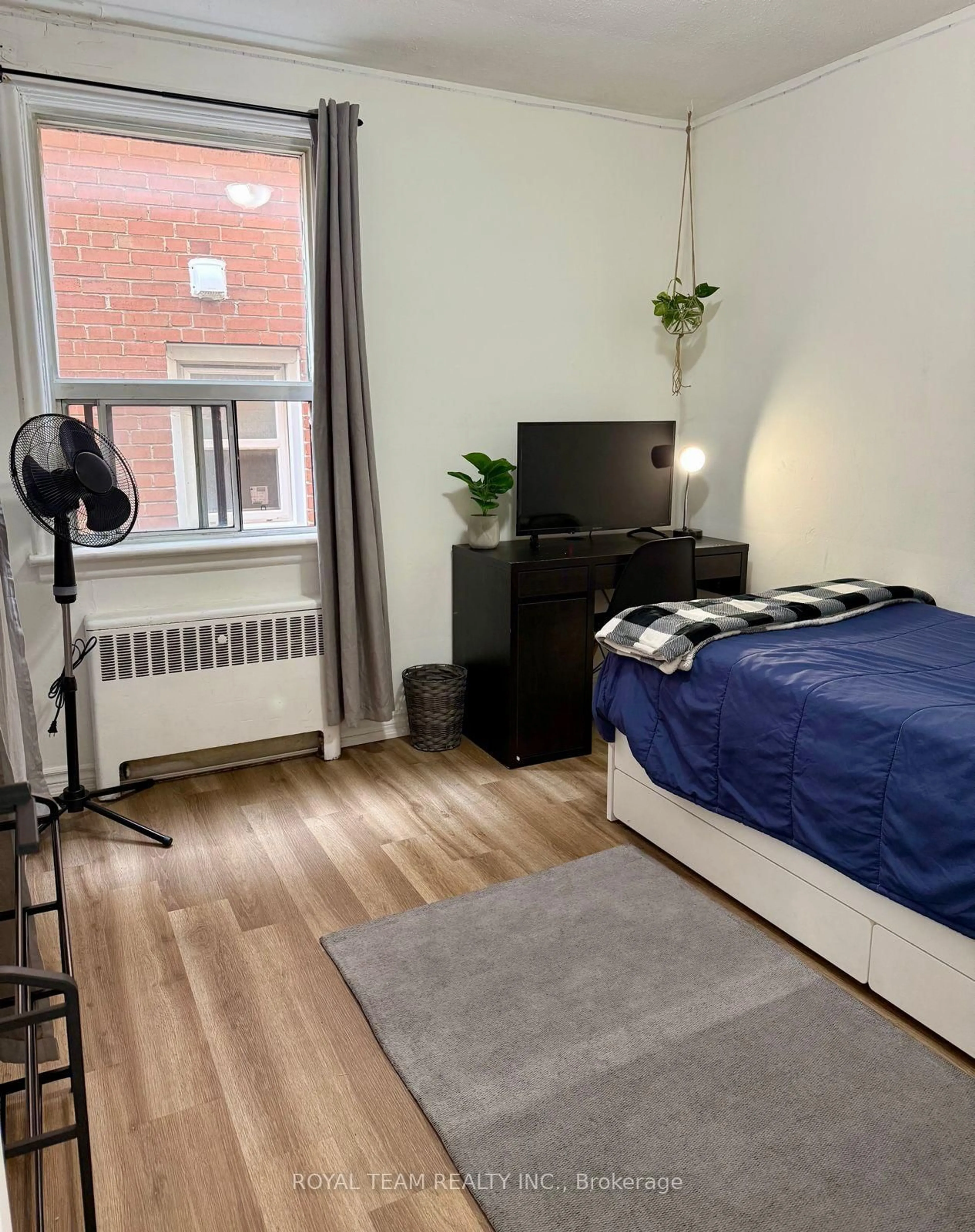 A pic of a room for 708 Weston Rd, Toronto Ontario M6N 3R2