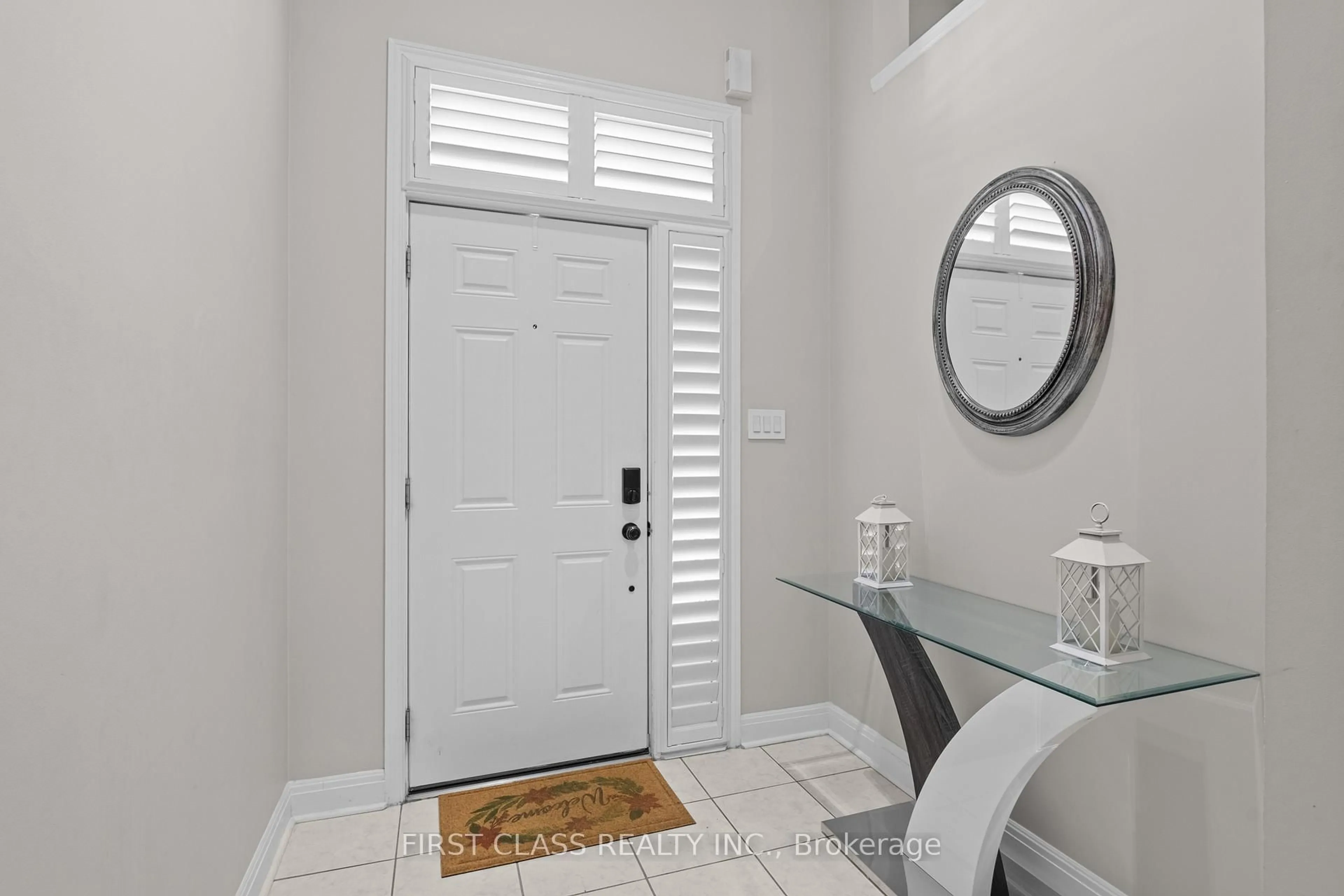 Indoor entryway for 15 Belinda Dr, Brampton Ontario L7A 2W7