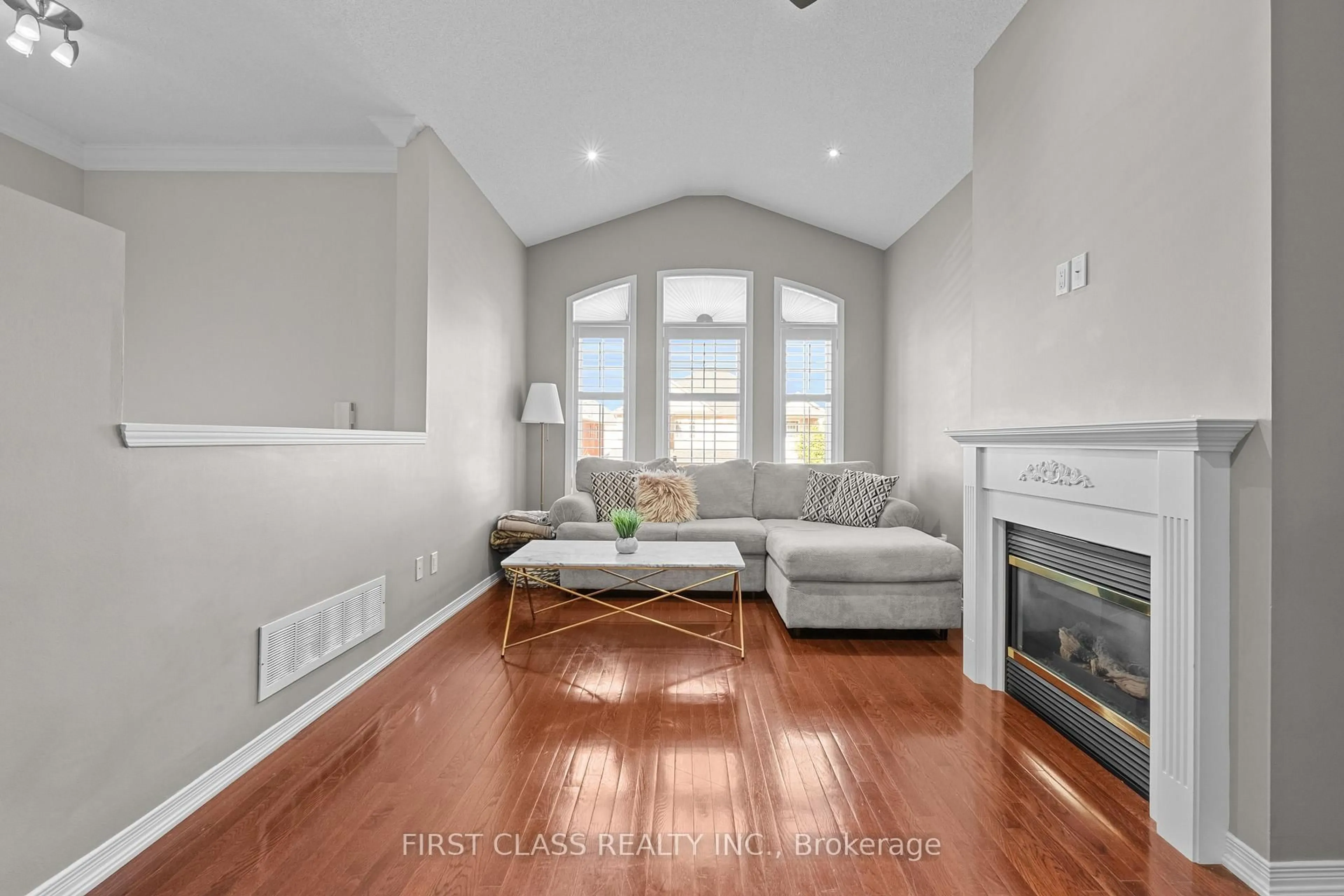 Living room with furniture, unknown for 15 Belinda Dr, Brampton Ontario L7A 2W7