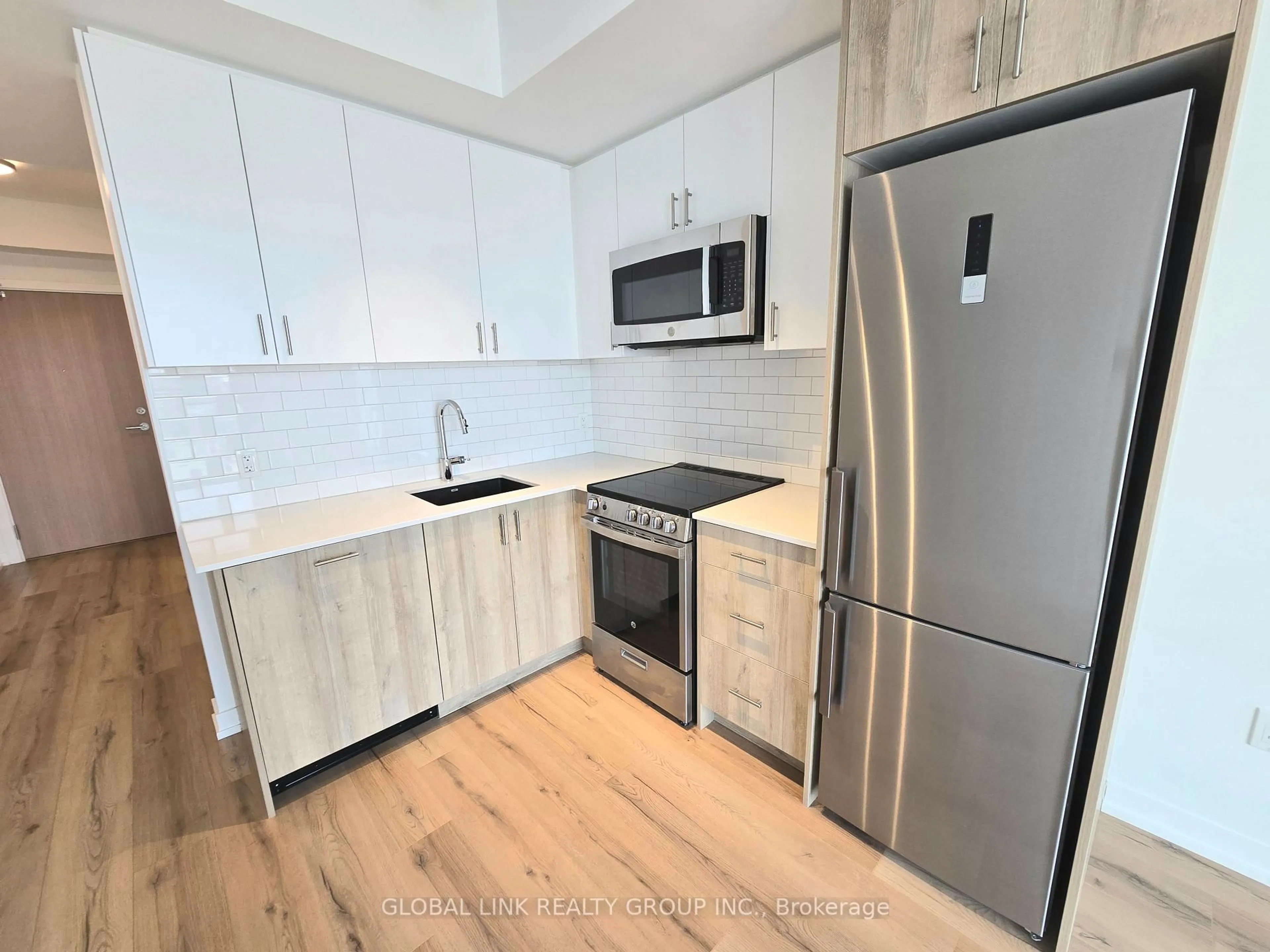 Standard kitchen, wood/laminate floor for 1195 The Queensway Way #501, Toronto Ontario M8Z 0H1