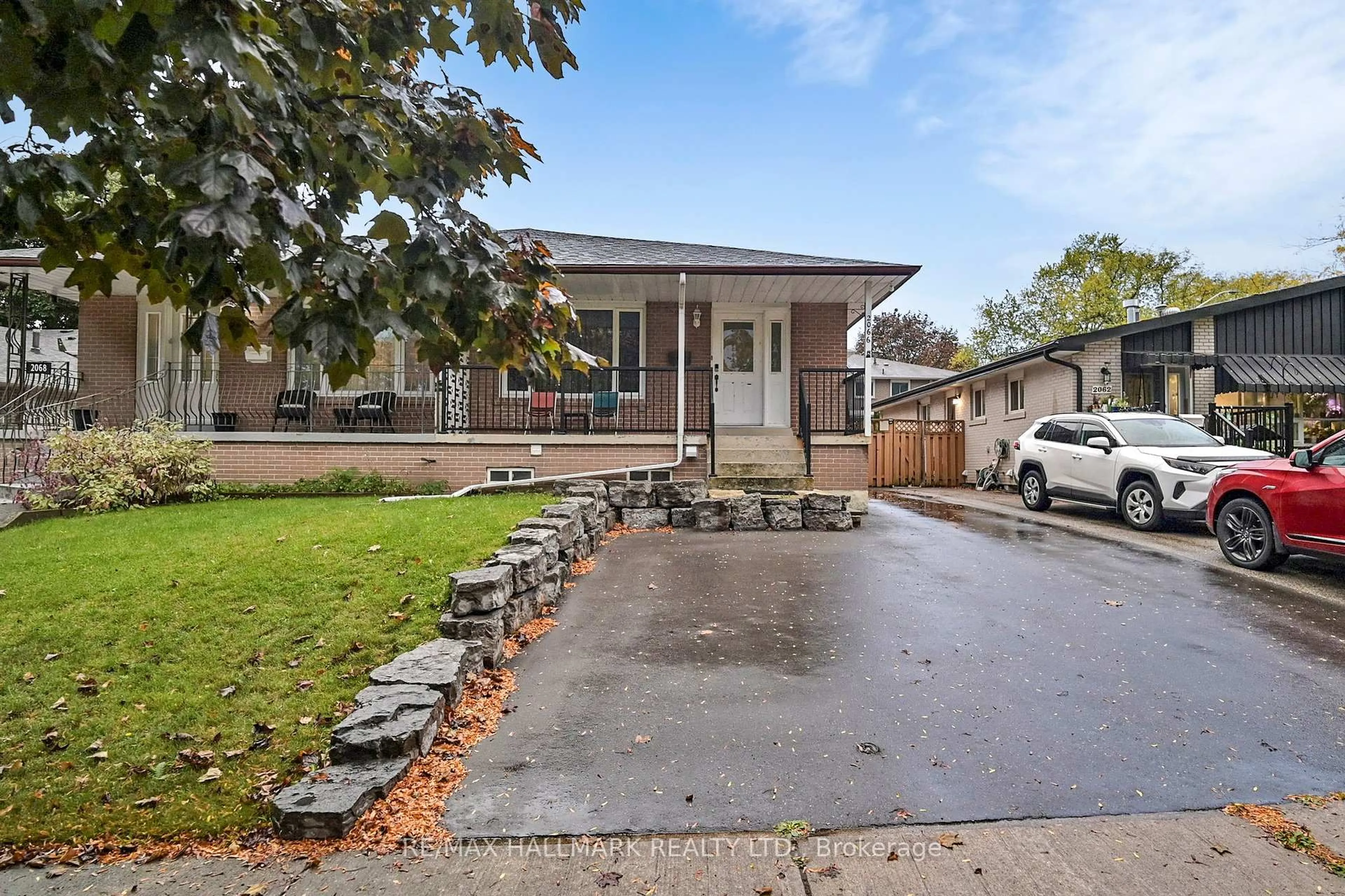 Home with brick exterior material, street for 2066 Fontwell Cres, Mississauga Ontario L5J 2G7