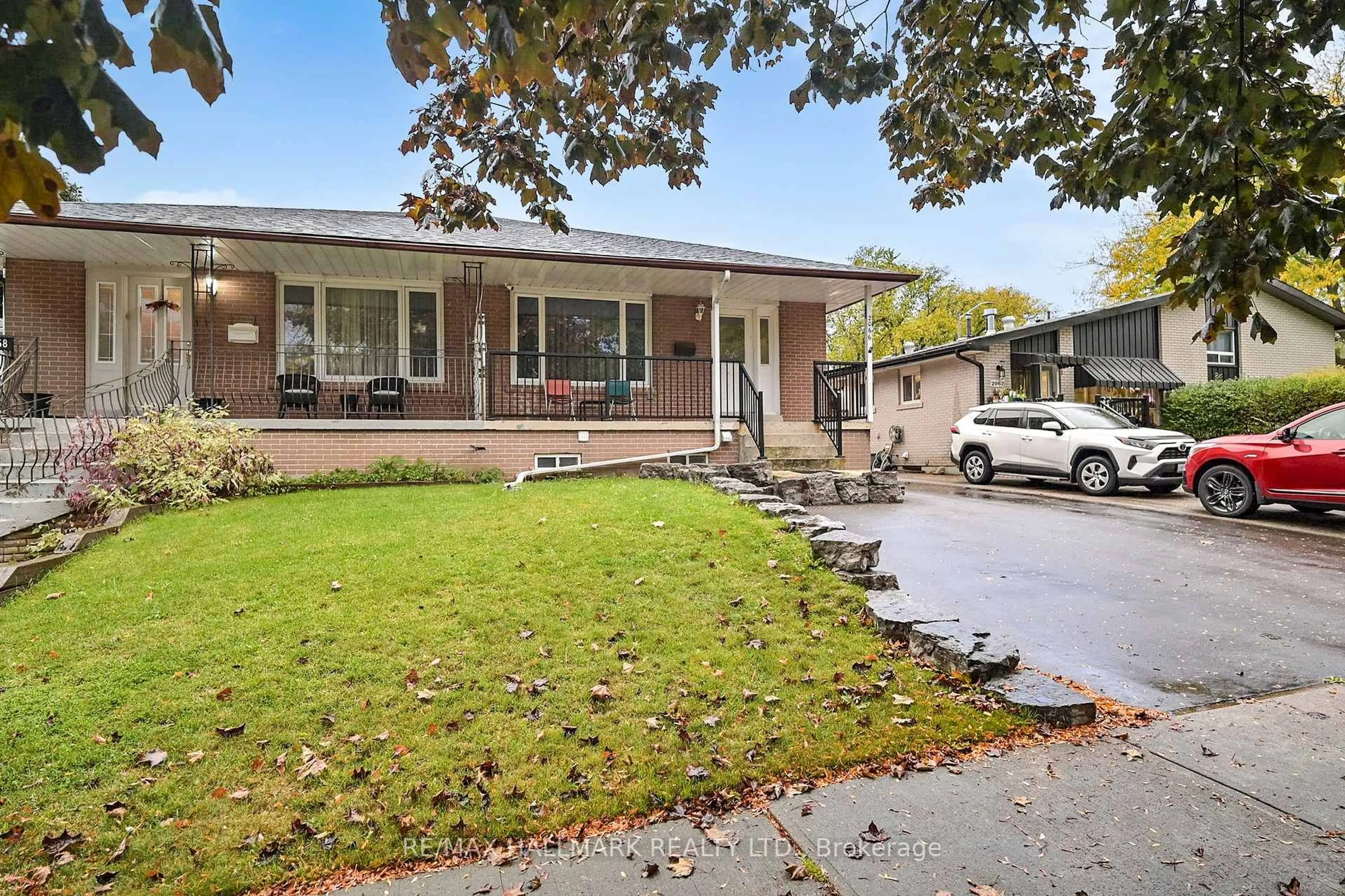 Home with brick exterior material, street for 2066 Fontwell Cres, Mississauga Ontario L5J 2G7
