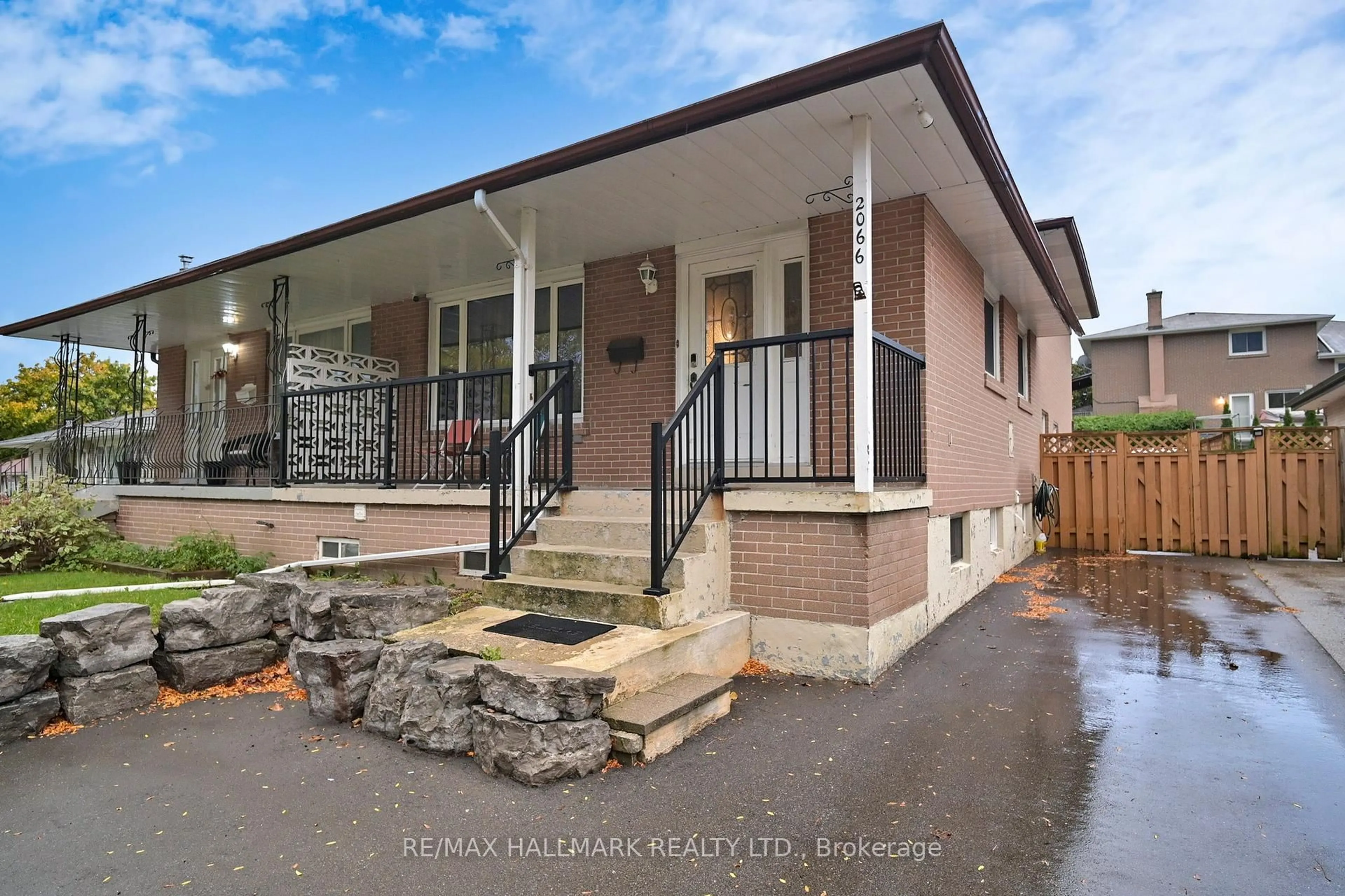 Home with brick exterior material, street for 2066 Fontwell Cres, Mississauga Ontario L5J 2G7