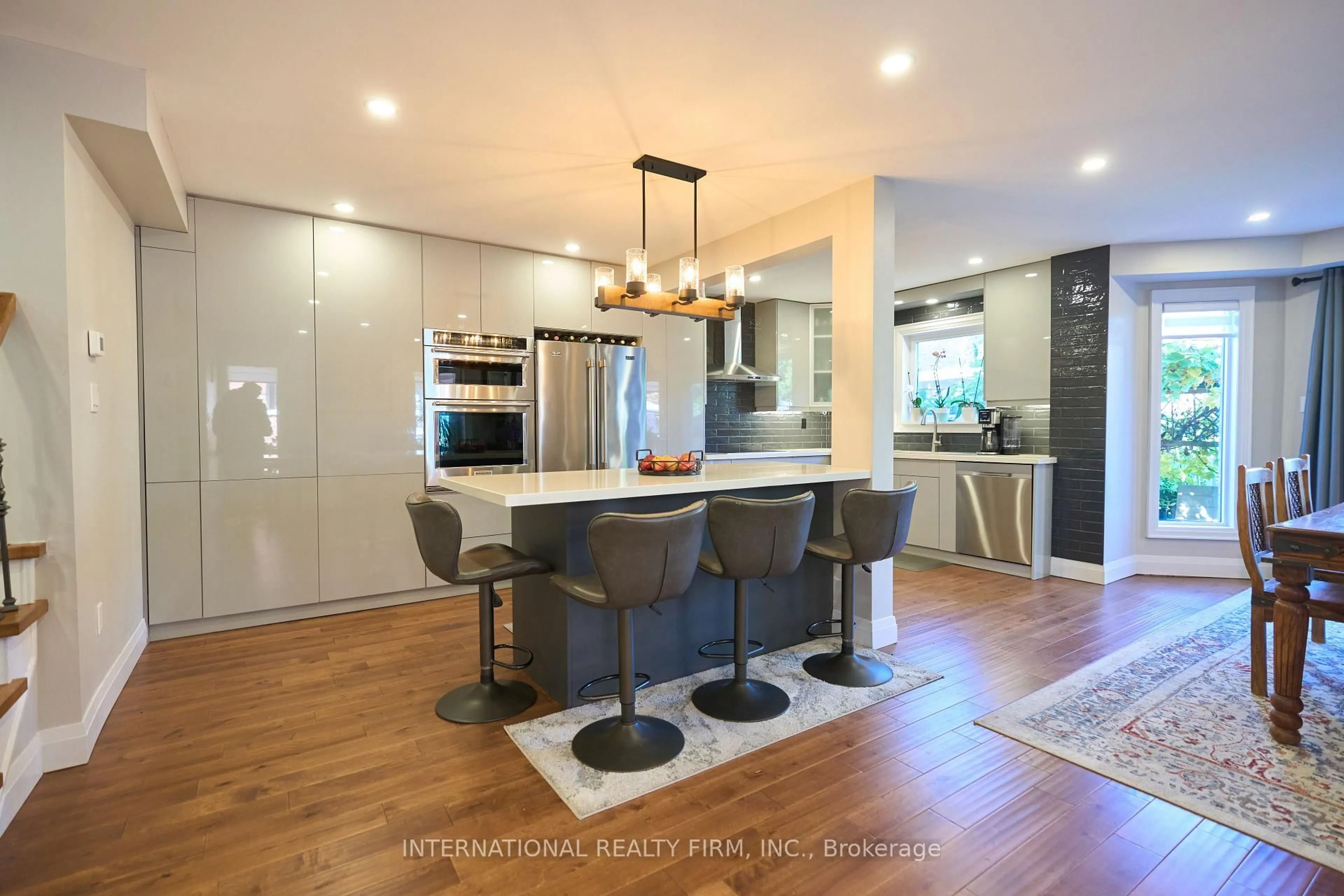 Open concept kitchen, wood/laminate floor for 1493 Warbler Rd, Oakville Ontario L6M 4B1