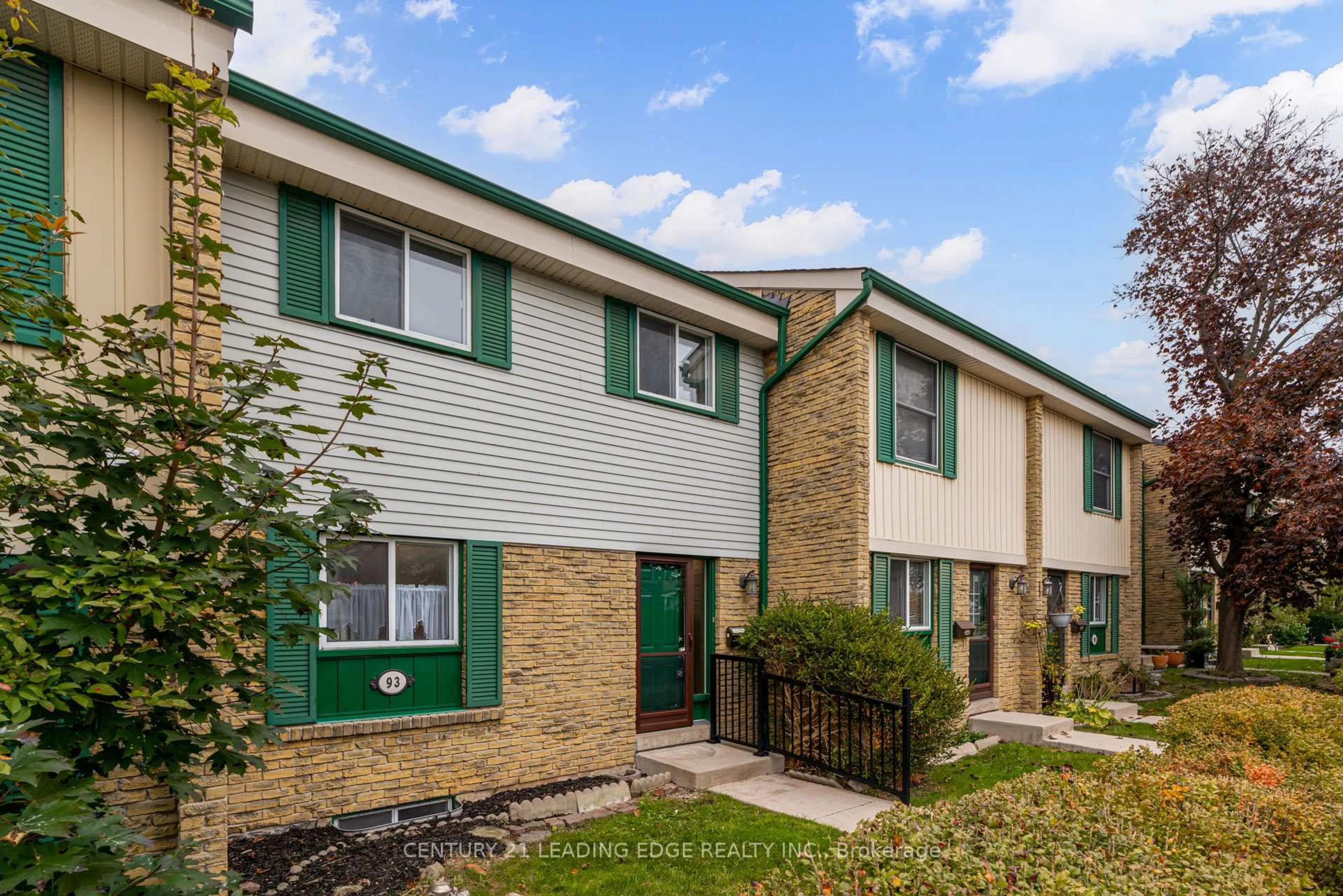 Home with vinyl exterior material, unknown for 2779 GANANOQUE Dr #93, Mississauga Ontario L5N 2E4
