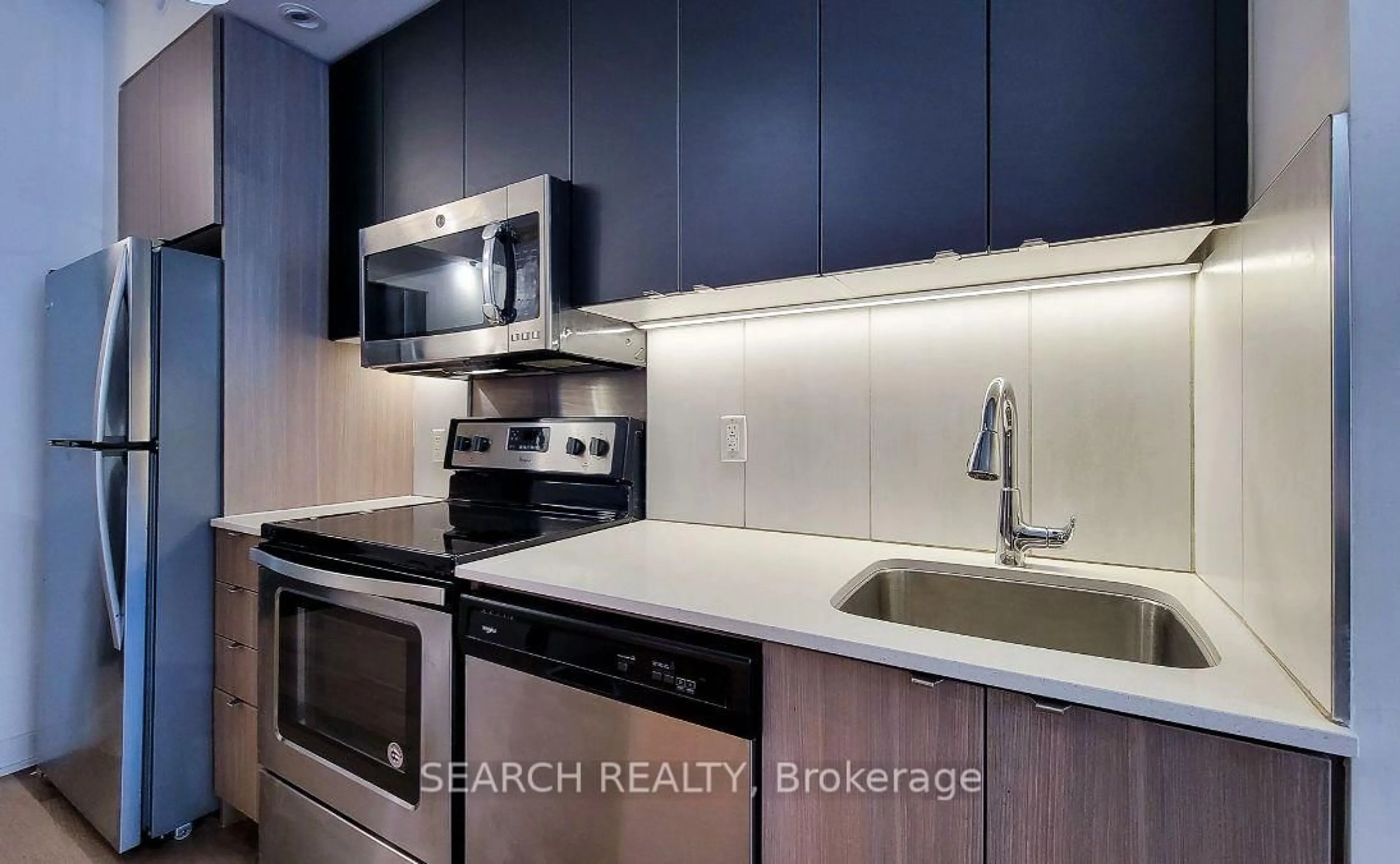 Standard kitchen, unknown for 5240 Dundas St #215, Burlington Ontario L7L 0J6
