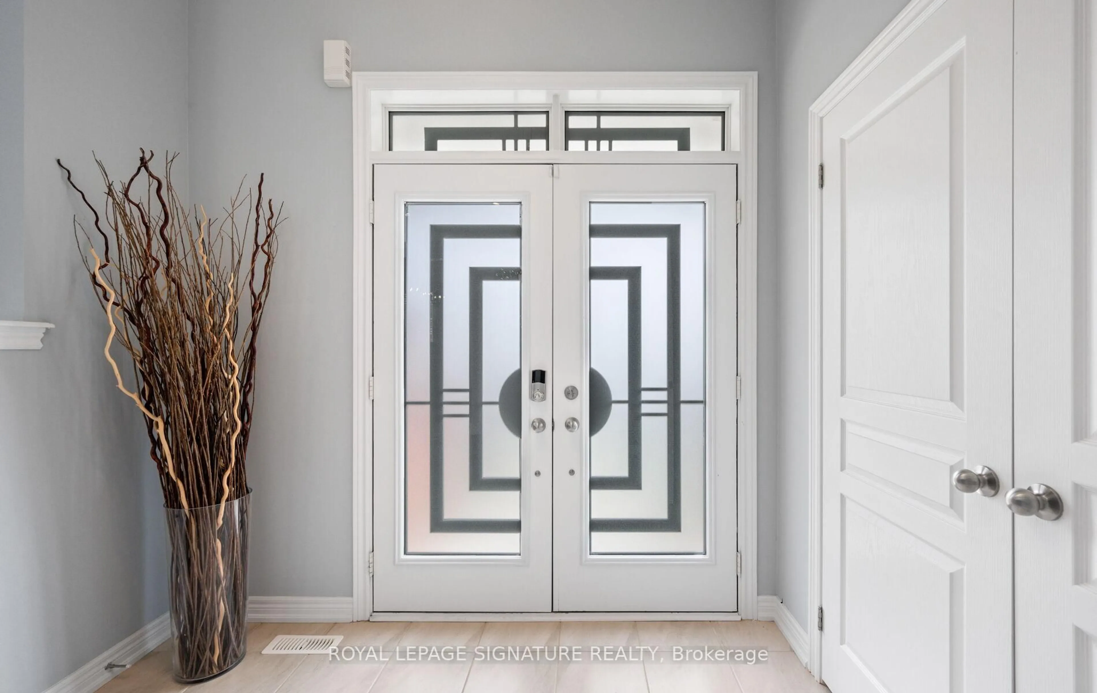 Indoor entryway for 8 Primo Rd, Brampton Ontario L7A 3Y1