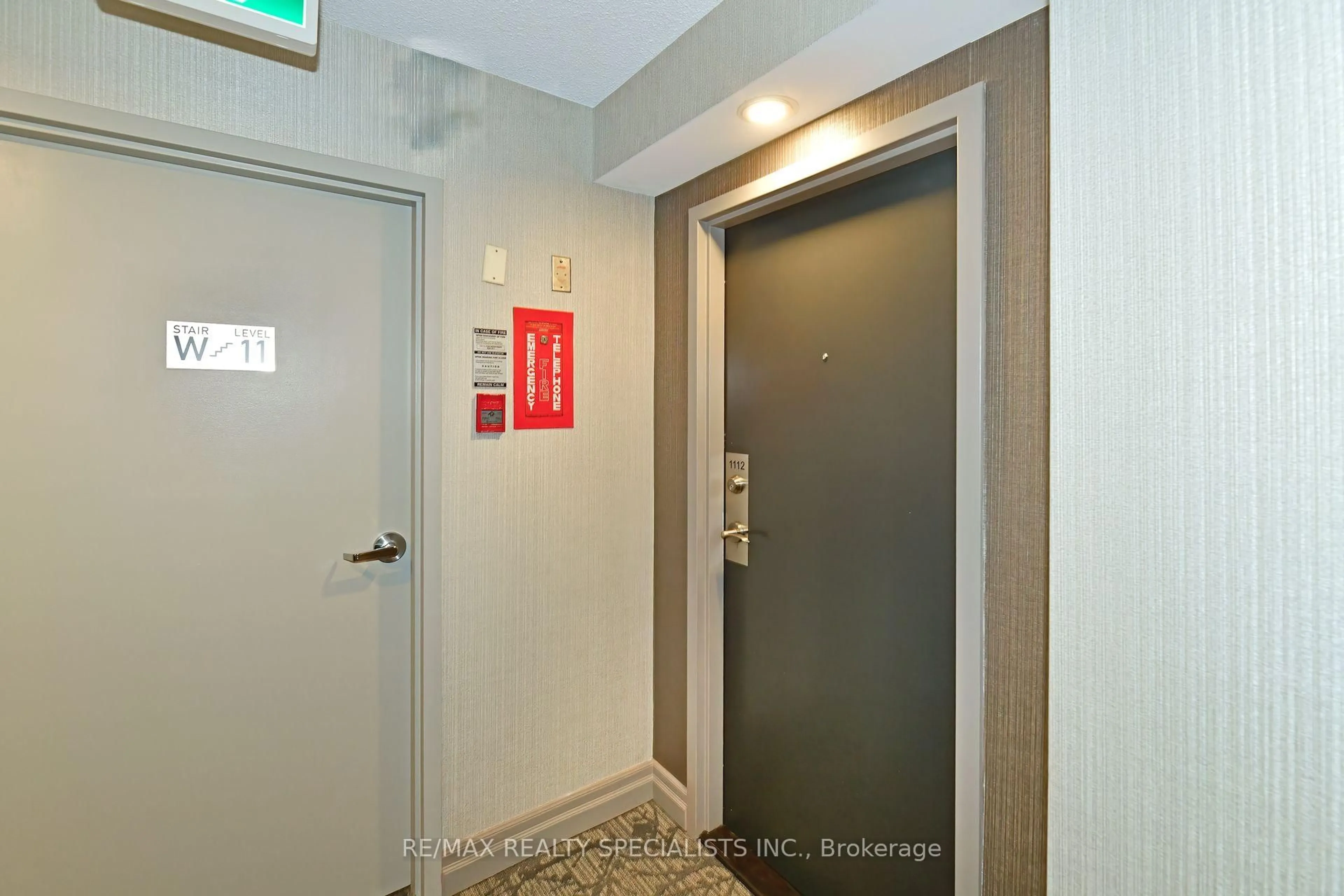 Indoor foyer for 10 Laurelcrest St #1112, Brampton Ontario L6S 5Y3