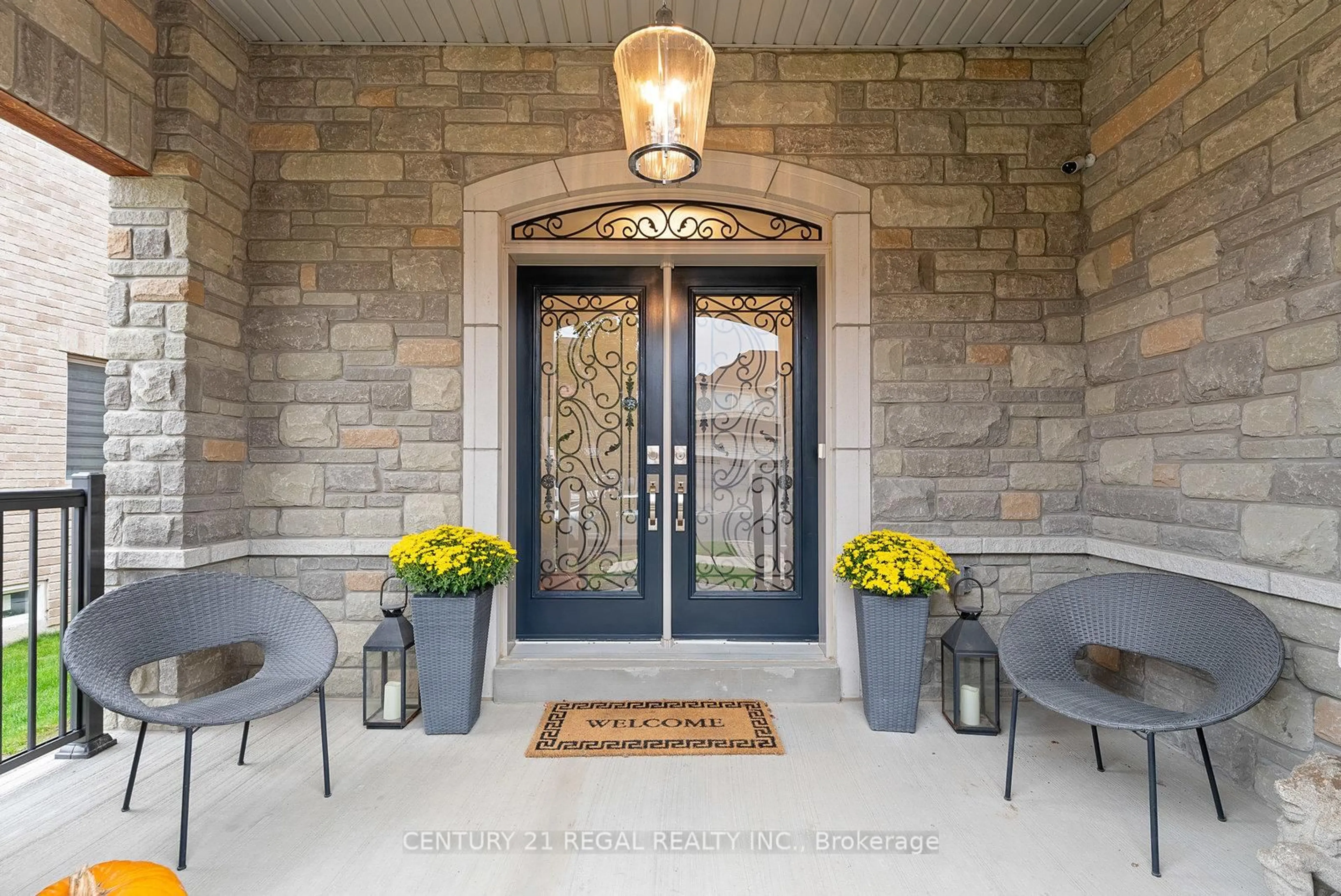 Indoor entryway for 43 Valleyscape Tr, Caledon Ontario L7C 3Z2