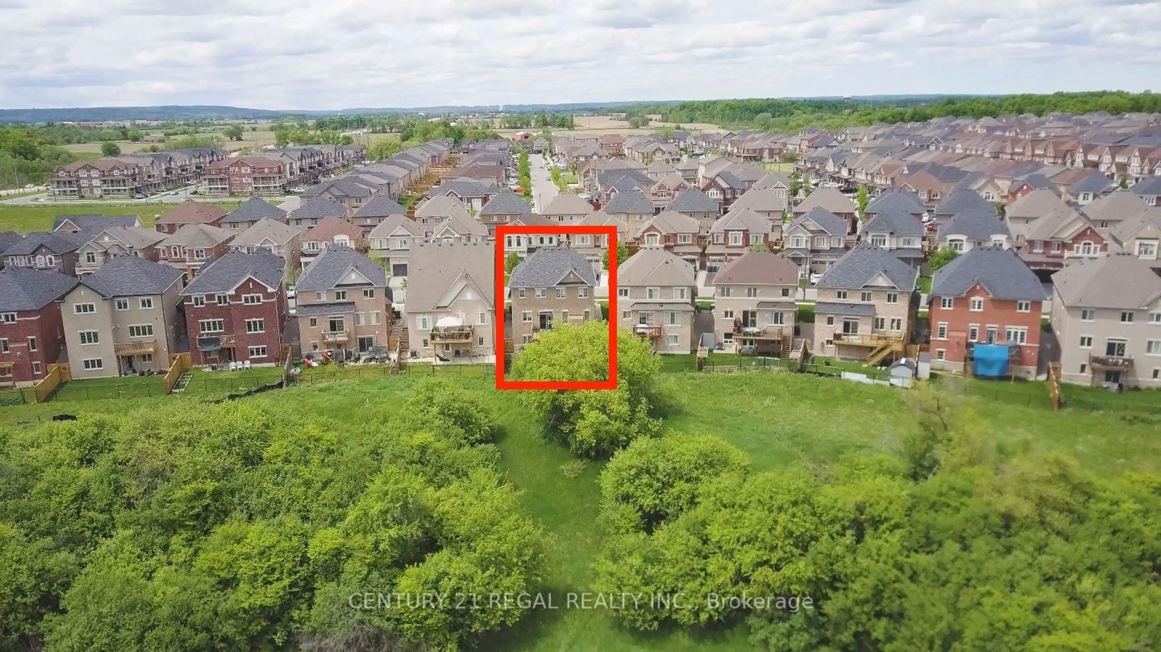 A pic from outside/outdoor area/front of a property/back of a property/a pic from drone, unknown for 43 Valleyscape Tr, Caledon Ontario L7C 3Z2