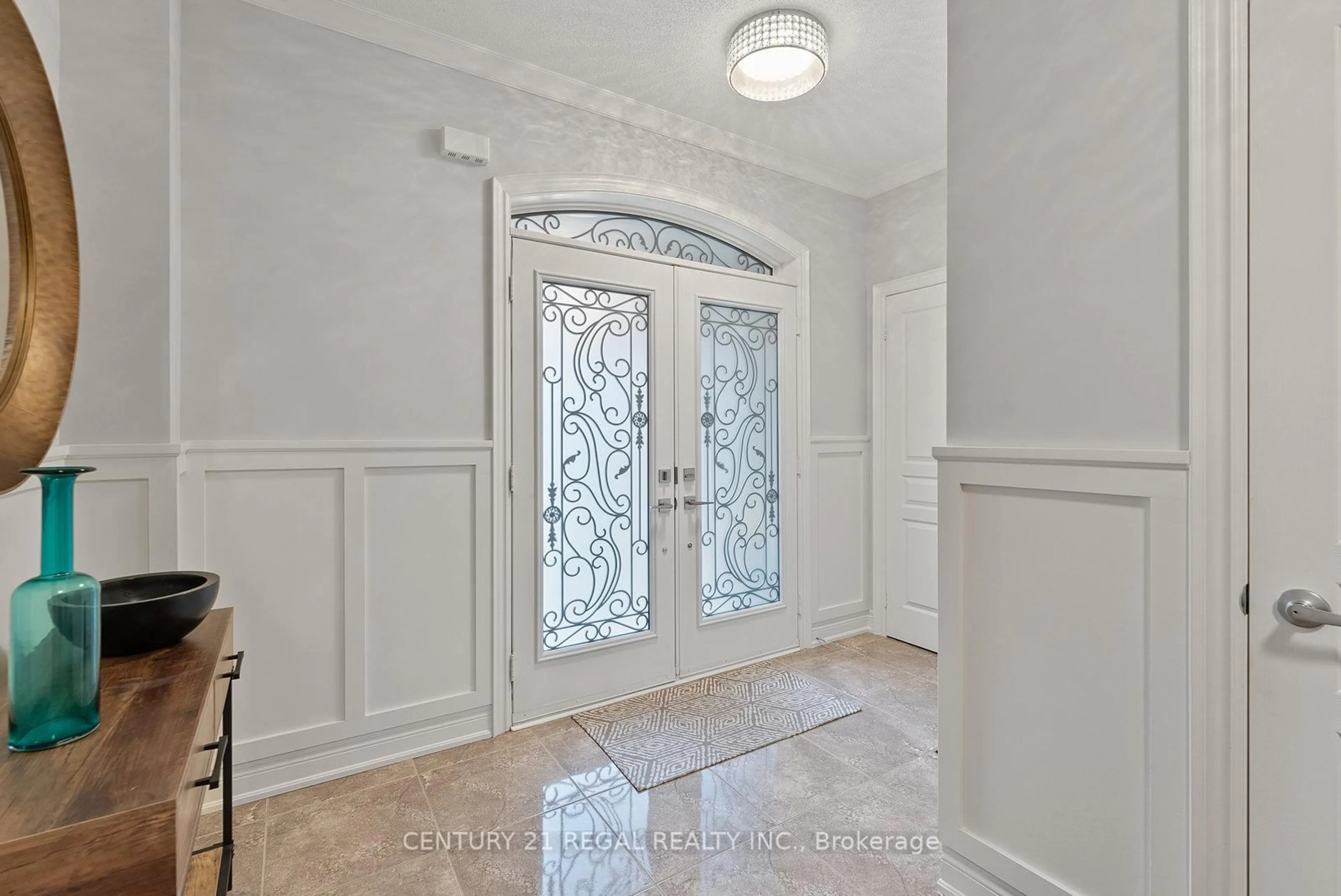 Indoor entryway for 43 Valleyscape Tr, Caledon Ontario L7C 3Z2