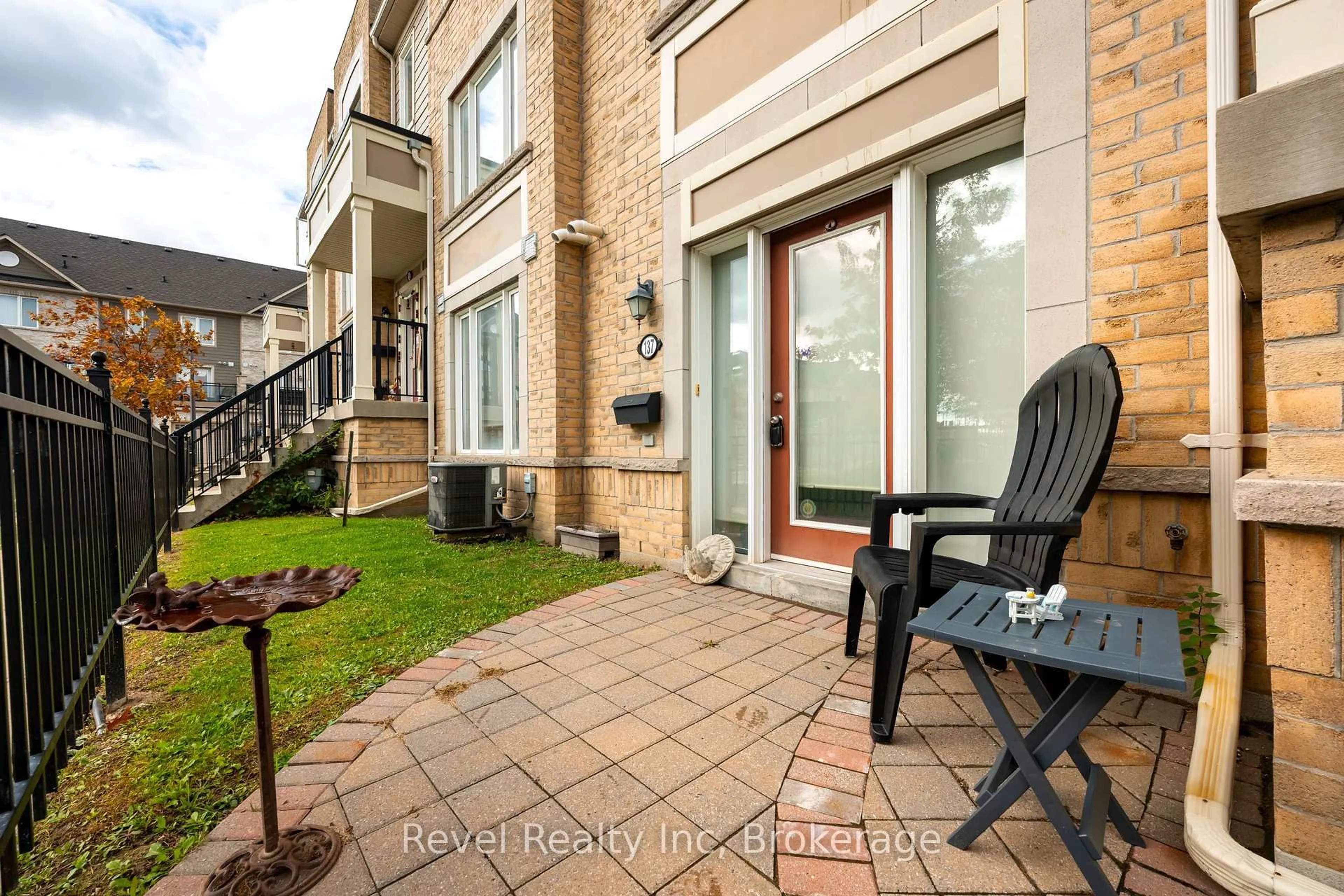 Patio, street for 60 Fairwood Circ #137, Brampton Ontario L6R 0Y6