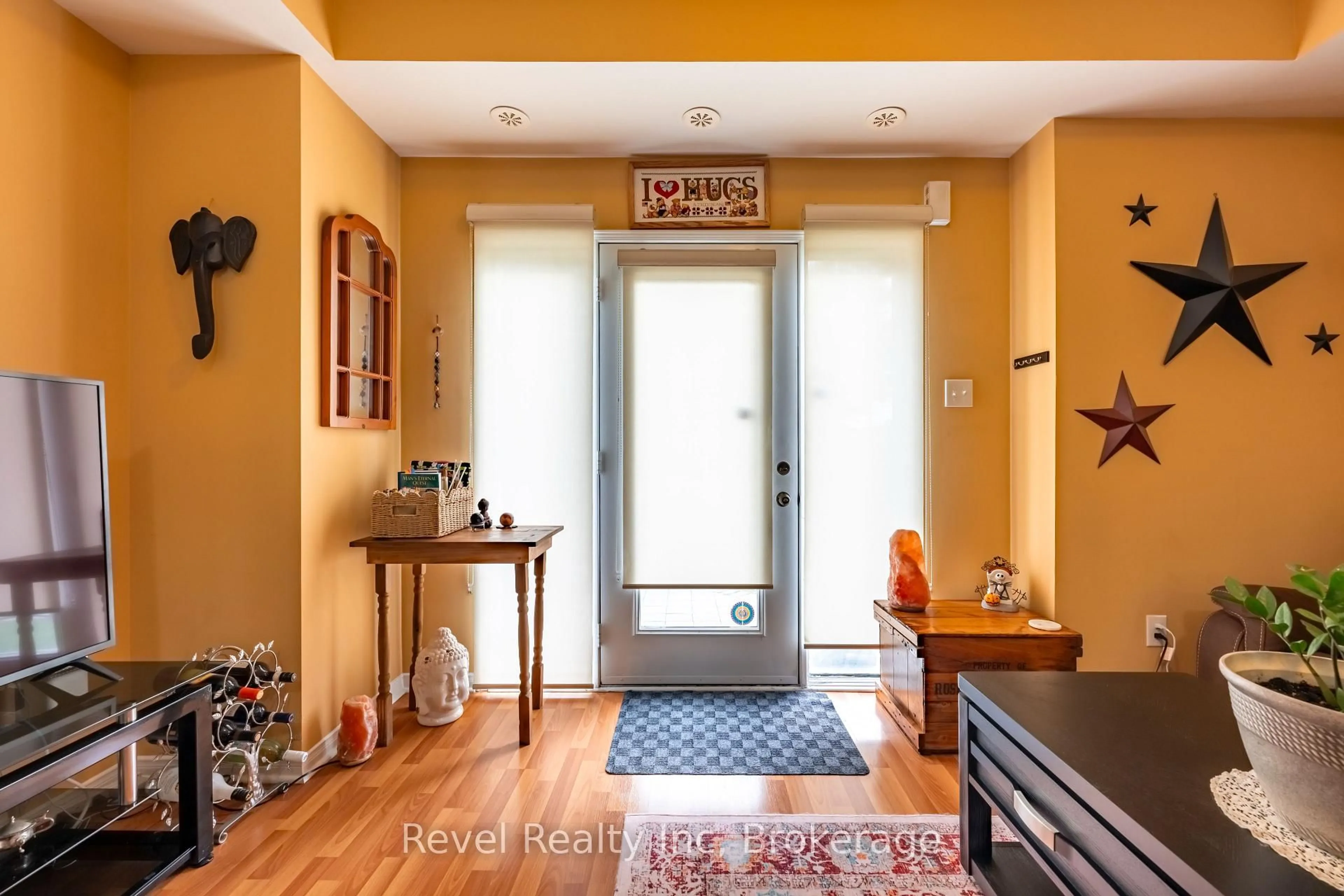 Indoor entryway for 60 Fairwood Circ #137, Brampton Ontario L6R 0Y6