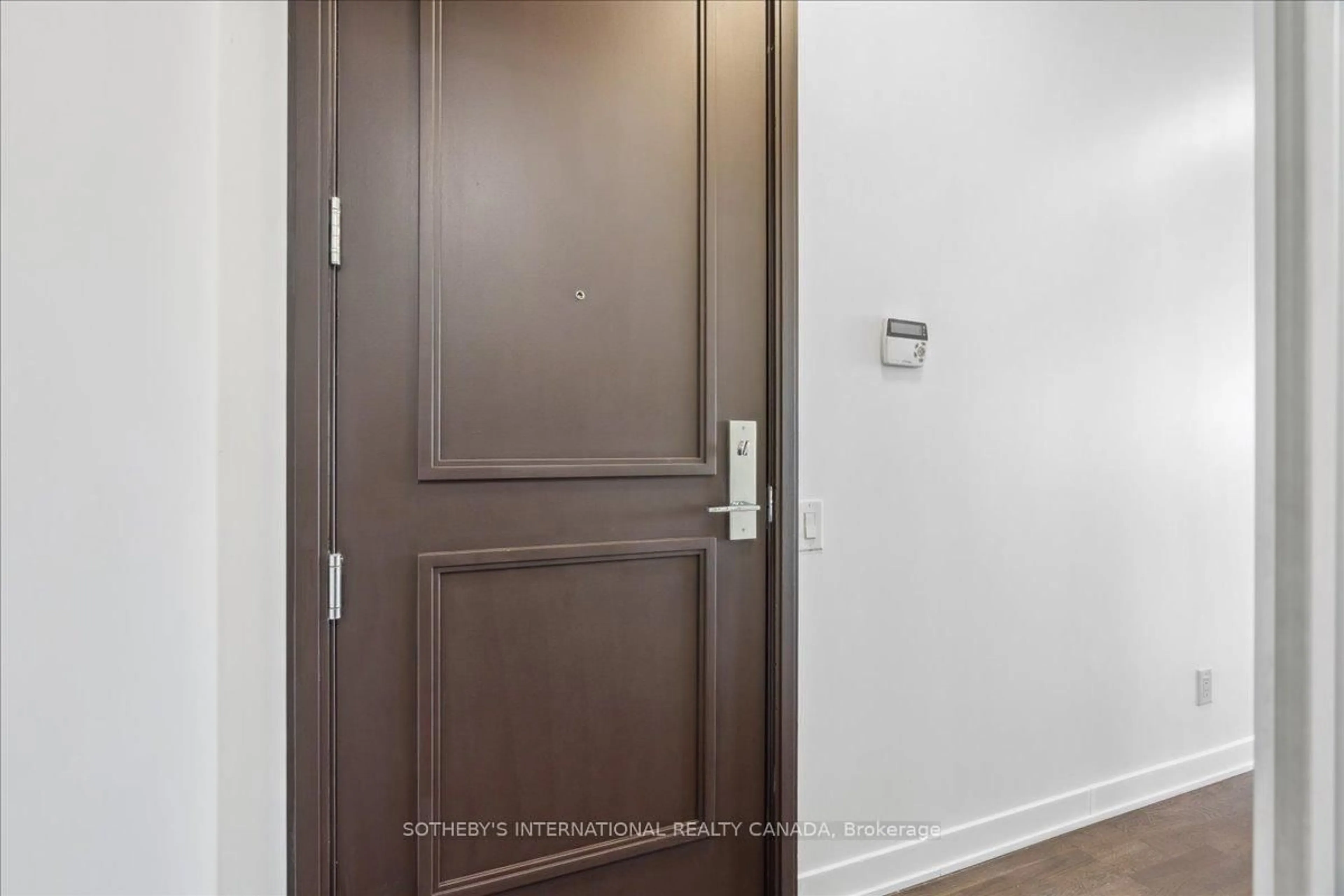 Indoor entryway for 90 Park Lawn Rd #915, Toronto Ontario M8Y 0B6