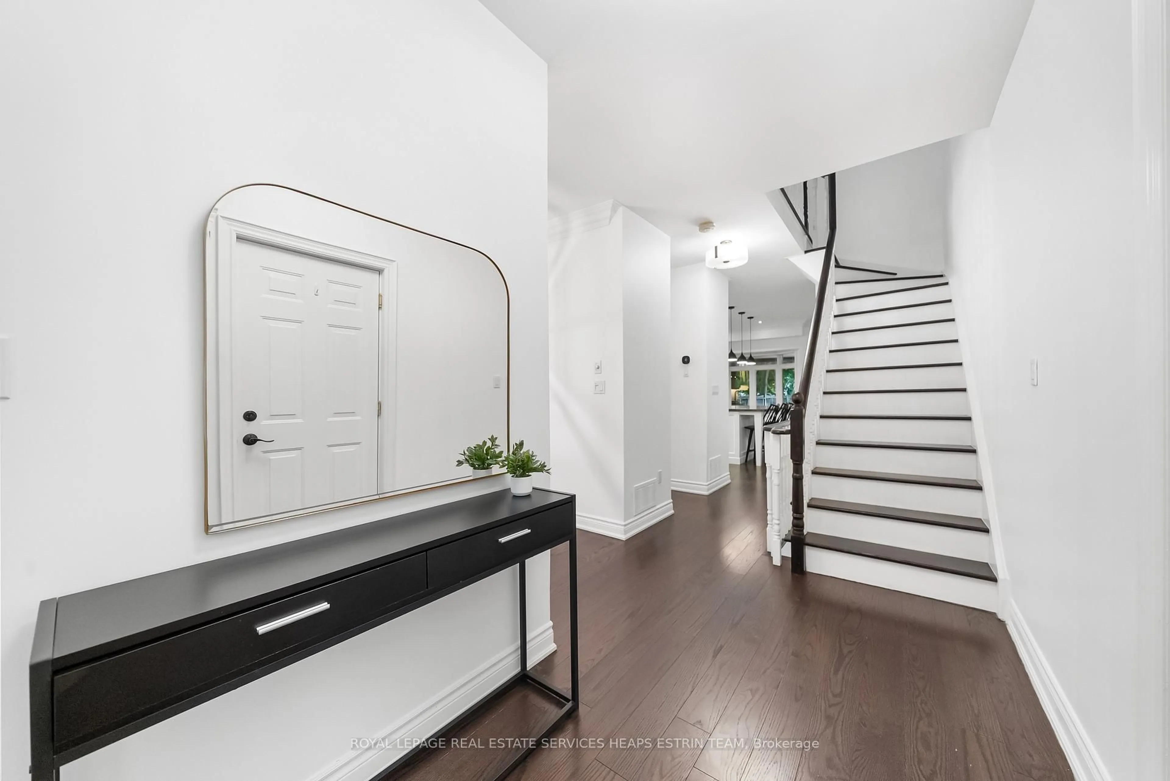 Indoor entryway for 11 Tyre Ave, Toronto Ontario M9A 1C5