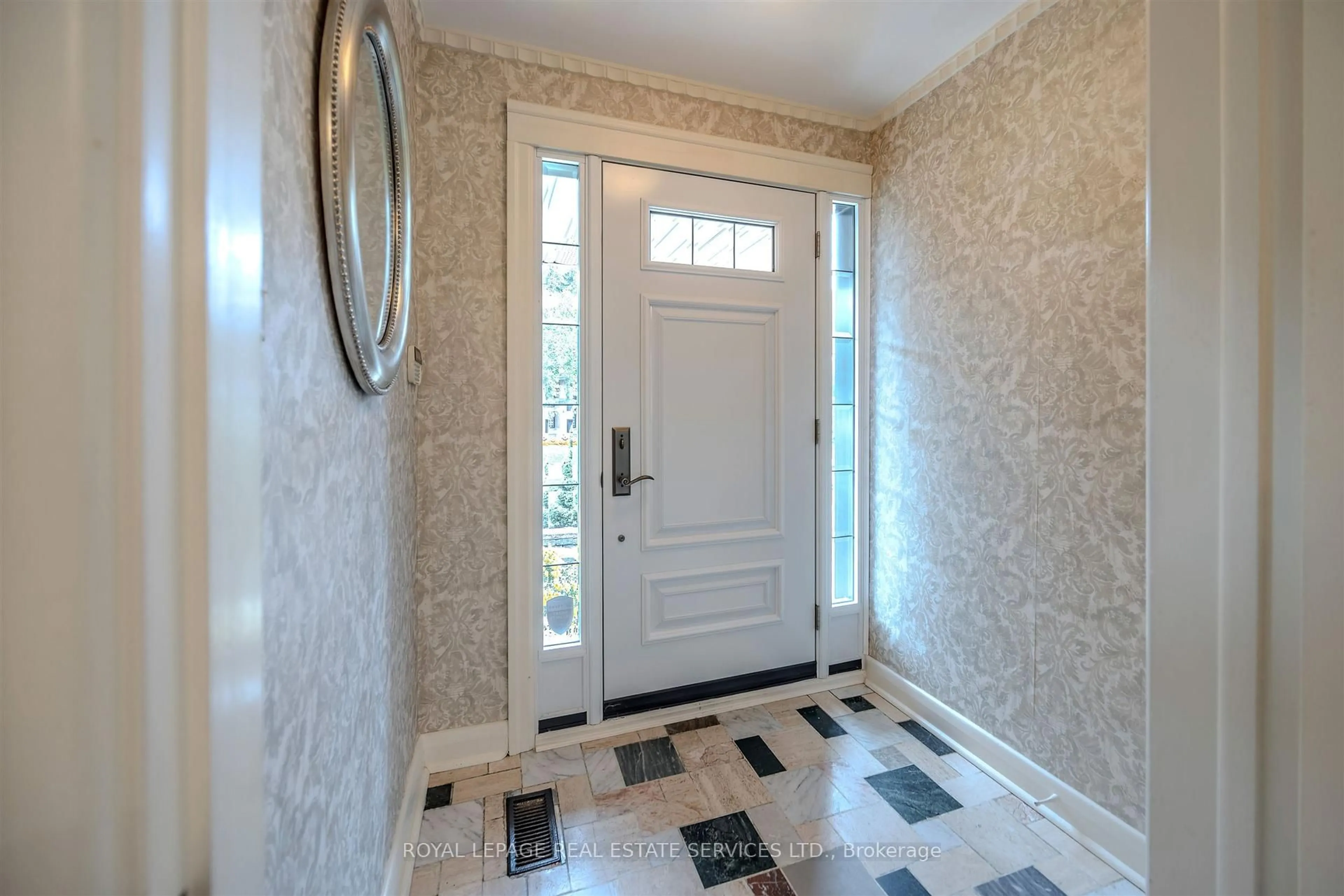Indoor entryway for 48 Reid Manr, Toronto Ontario M8Y 2J1