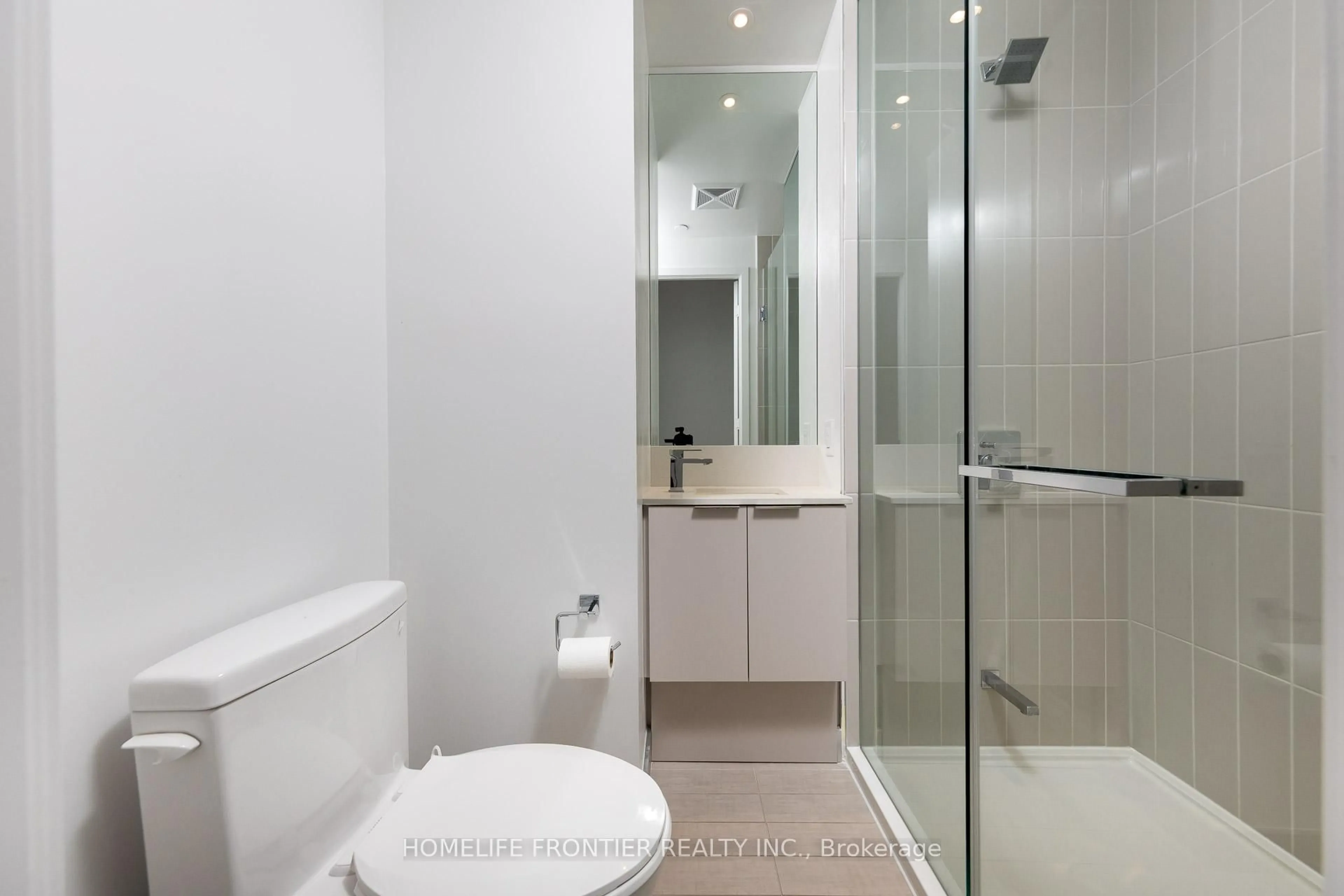 Standard bathroom, unknown for 3900 Confederation Pkwy #2807, Mississauga Ontario L5B 0M3
