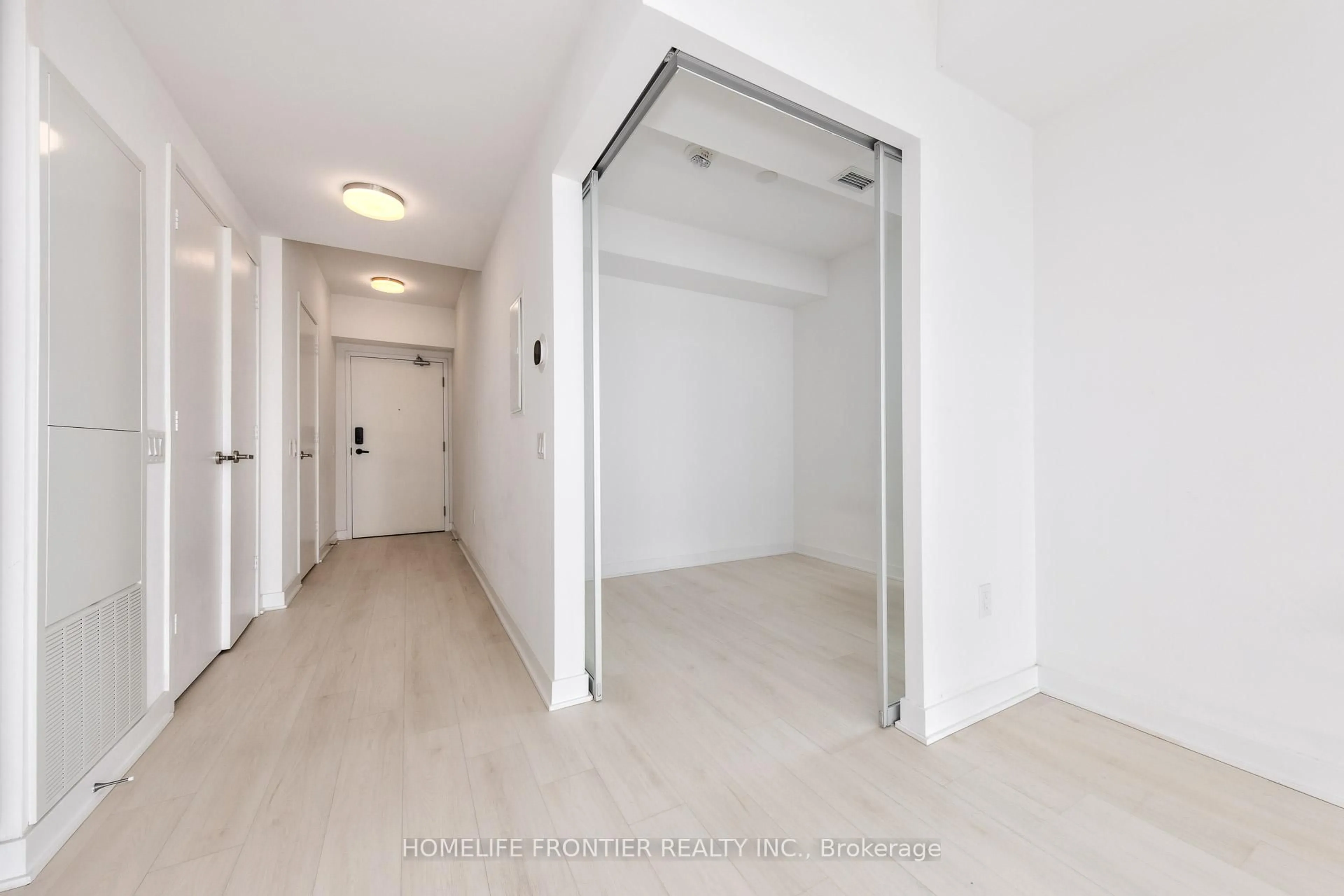 Unknown for 3900 Confederation Pkwy #2807, Mississauga Ontario L5B 0M3