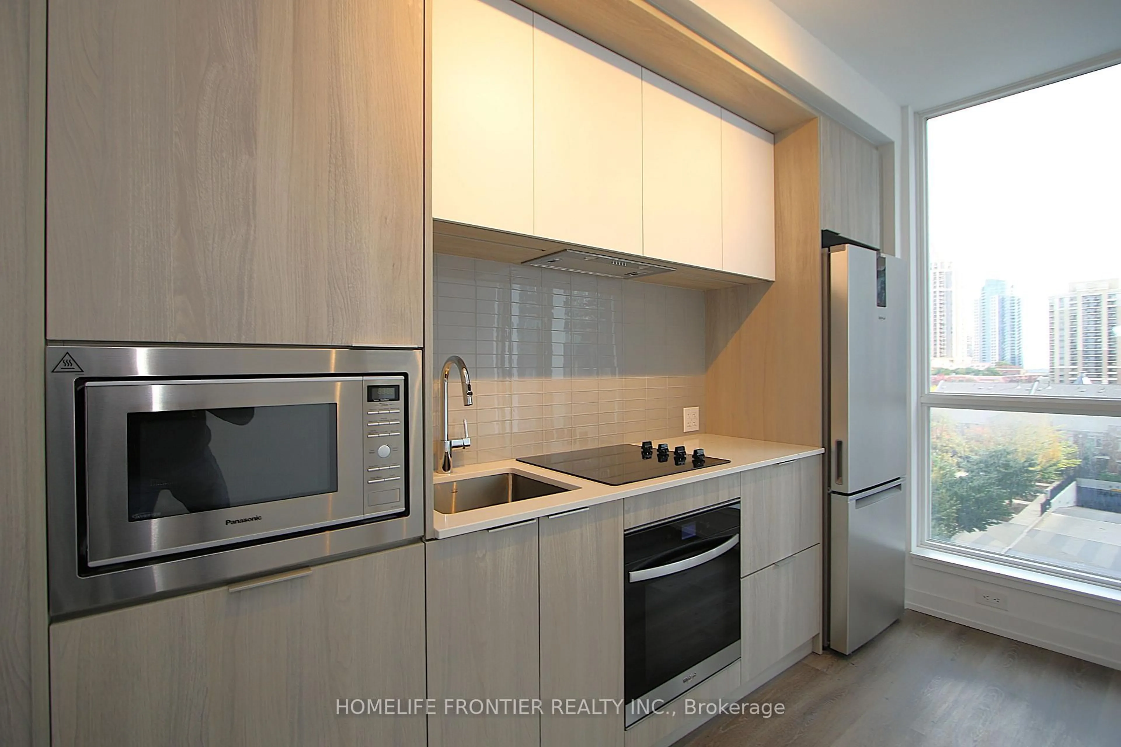 Standard kitchen, unknown for 395 Square One Dr #405, Mississauga Ontario L5B 0P6