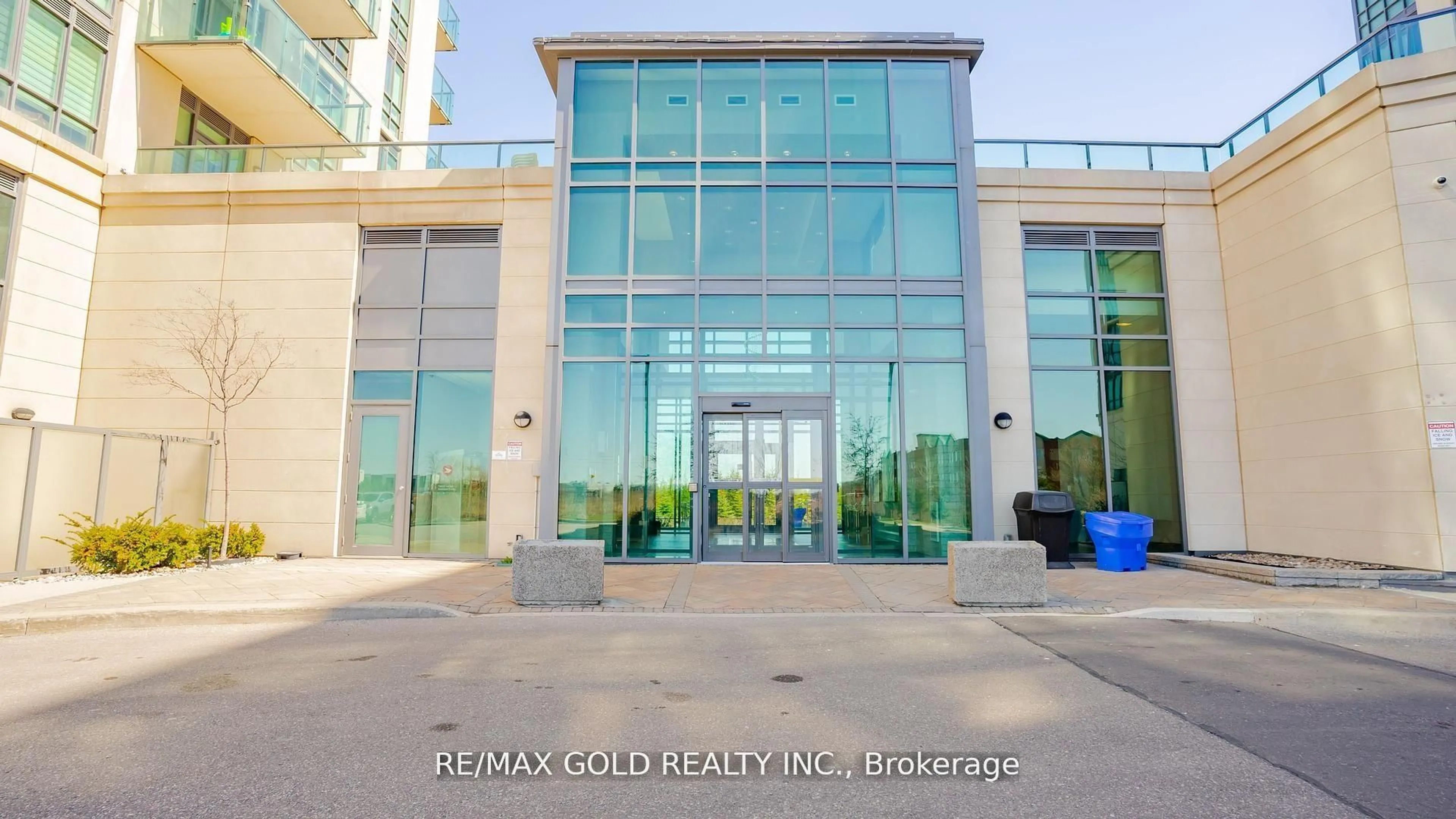 Indoor foyer for 65 Yorkland Blvd #1001, Brampton Ontario L6P 4M5